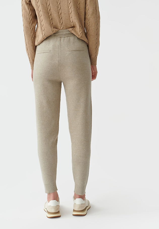 DÁMSKÉ ÚPLETOVÉ KALHOTY VE STYLU TEPLÁKŮ PILOMI DÁMSKÉ ÚPLETOVÉ KALHOTY VE STYLU TEPLÁKŮ PILOMI ŠEDÁ 4