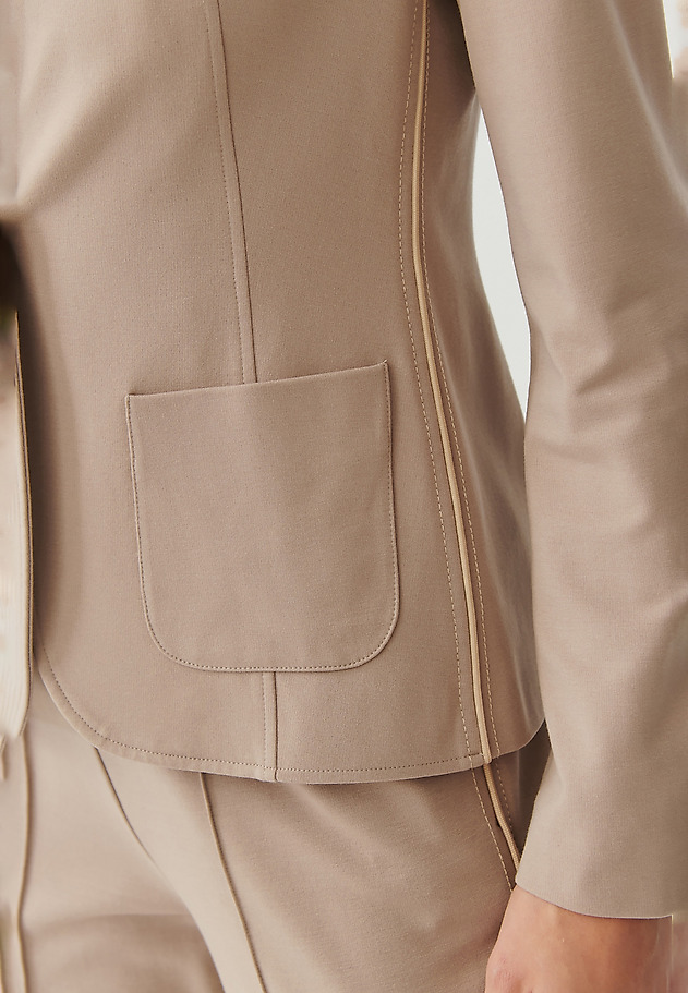 LADIES’ SINGLE-BREASTED BLAZER WITH DECORATIVE PIPING - DEDERI LADIES’ SINGLE-BREASTED BLAZER WITH DECORATIVE PIPING - DEDERI BEŻOWY 6