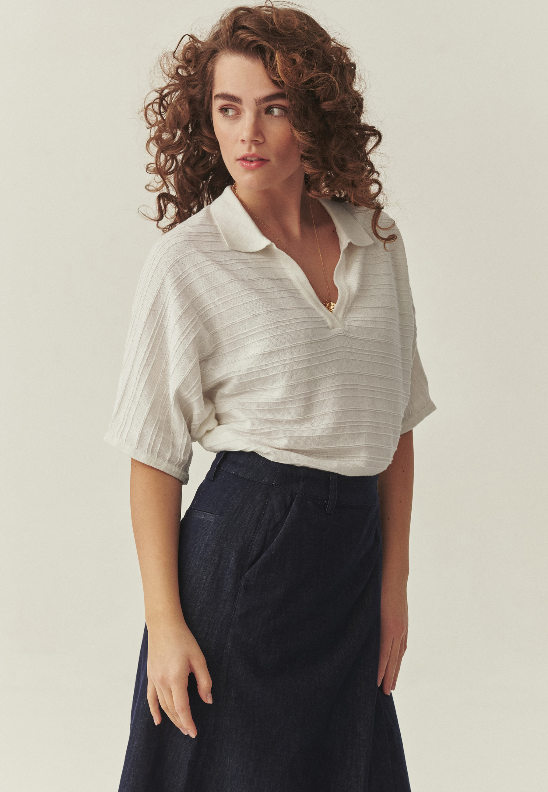 DZIANINOWA BLUZKA Z KOŁNIERZYKIEM - LIVIRI BIAŁY 2