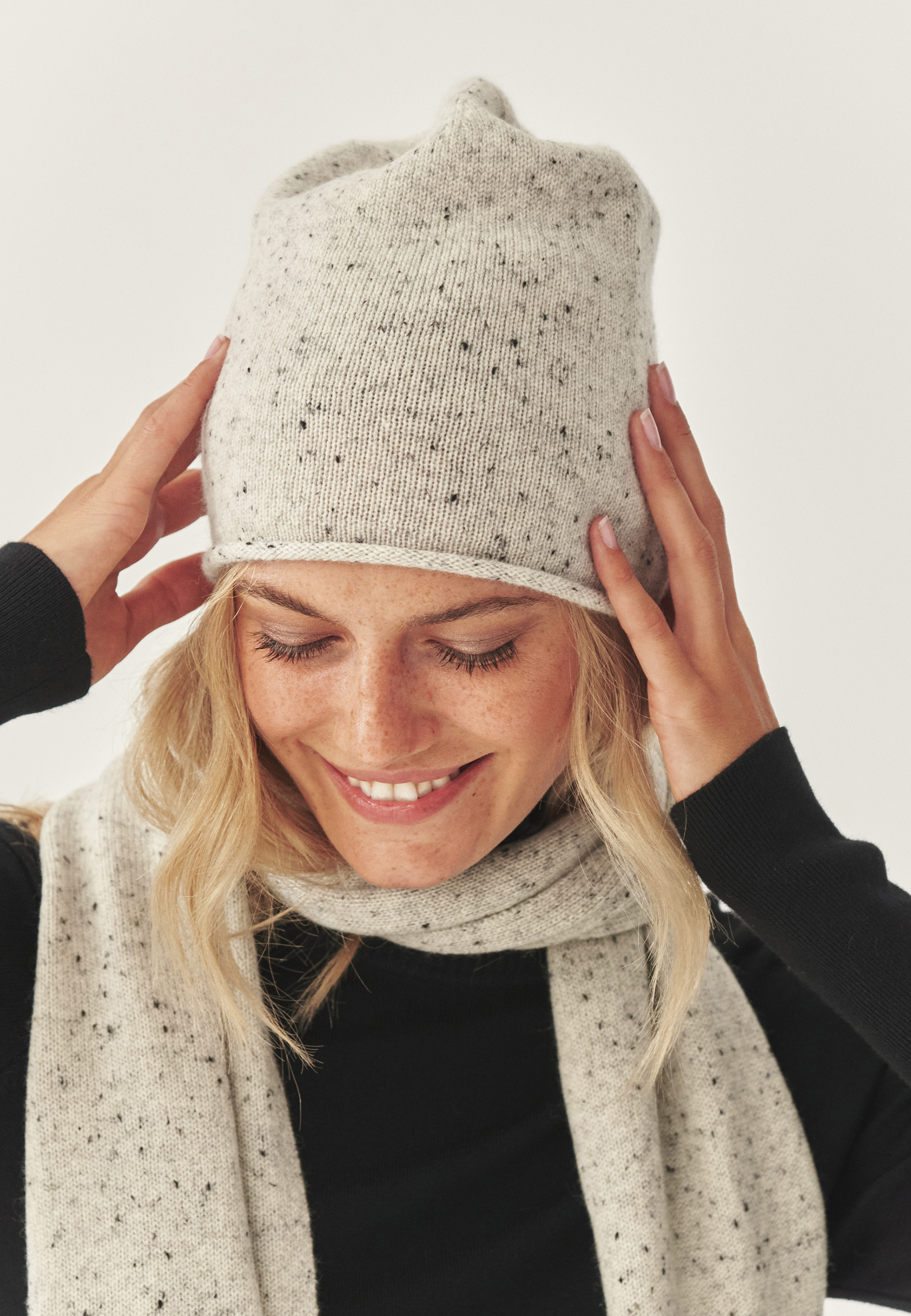 CĂCIULĂ DE DAMĂ DIN LÂNĂ ȘI CAȘMIR - ADERA GRI 2