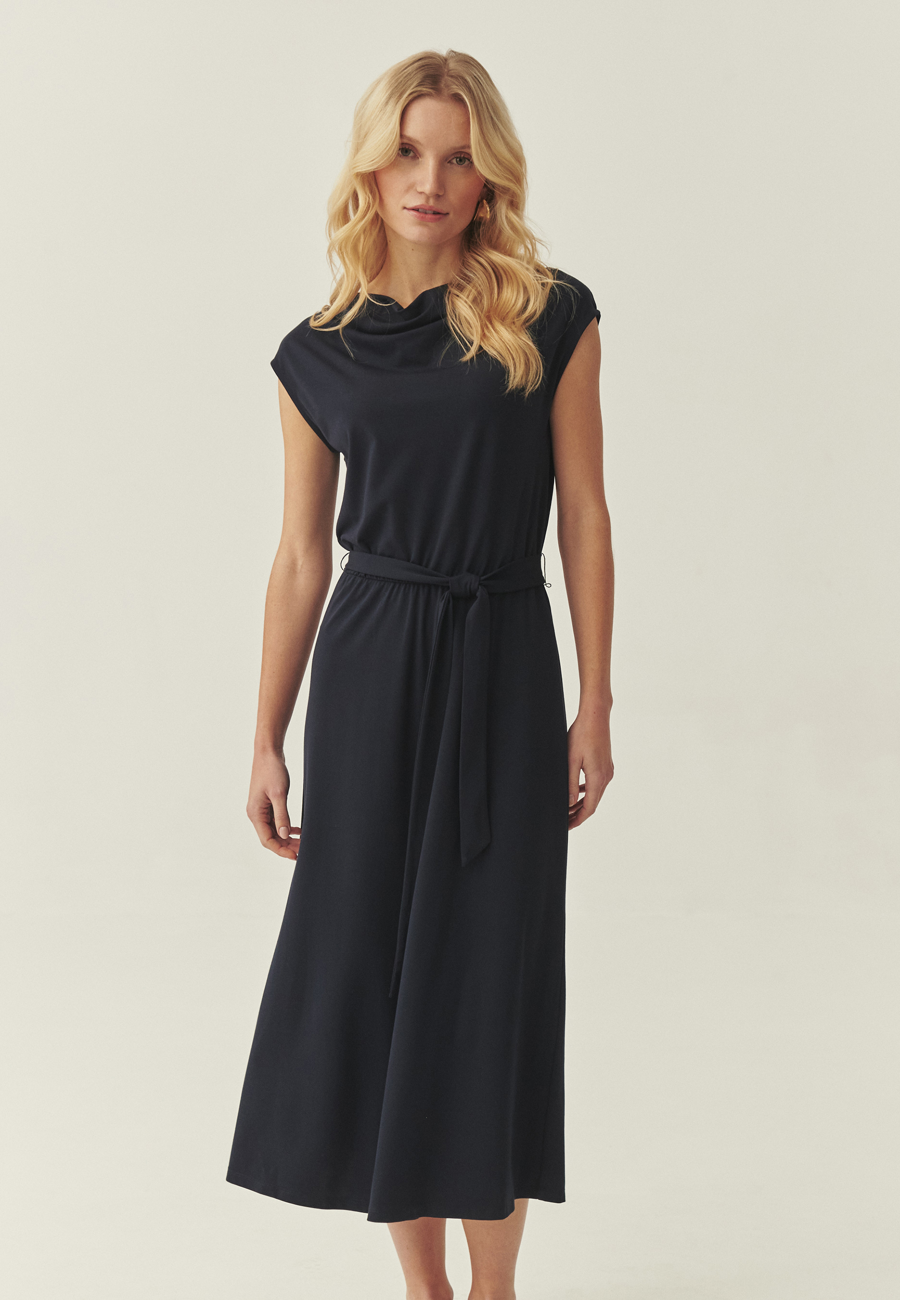 MIDI ŠATY – AVI TMAVĚ MODRÁ 2