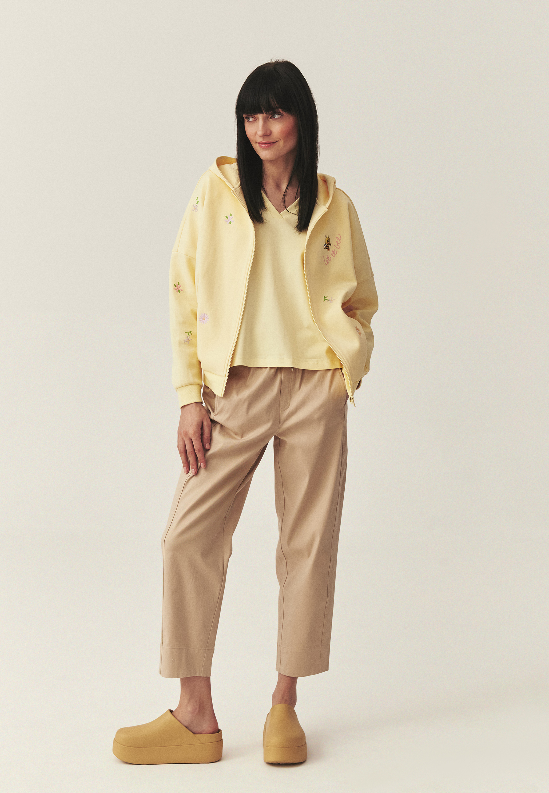 MÁSLOVÁ MIKINA S KAPUCÍ – WING