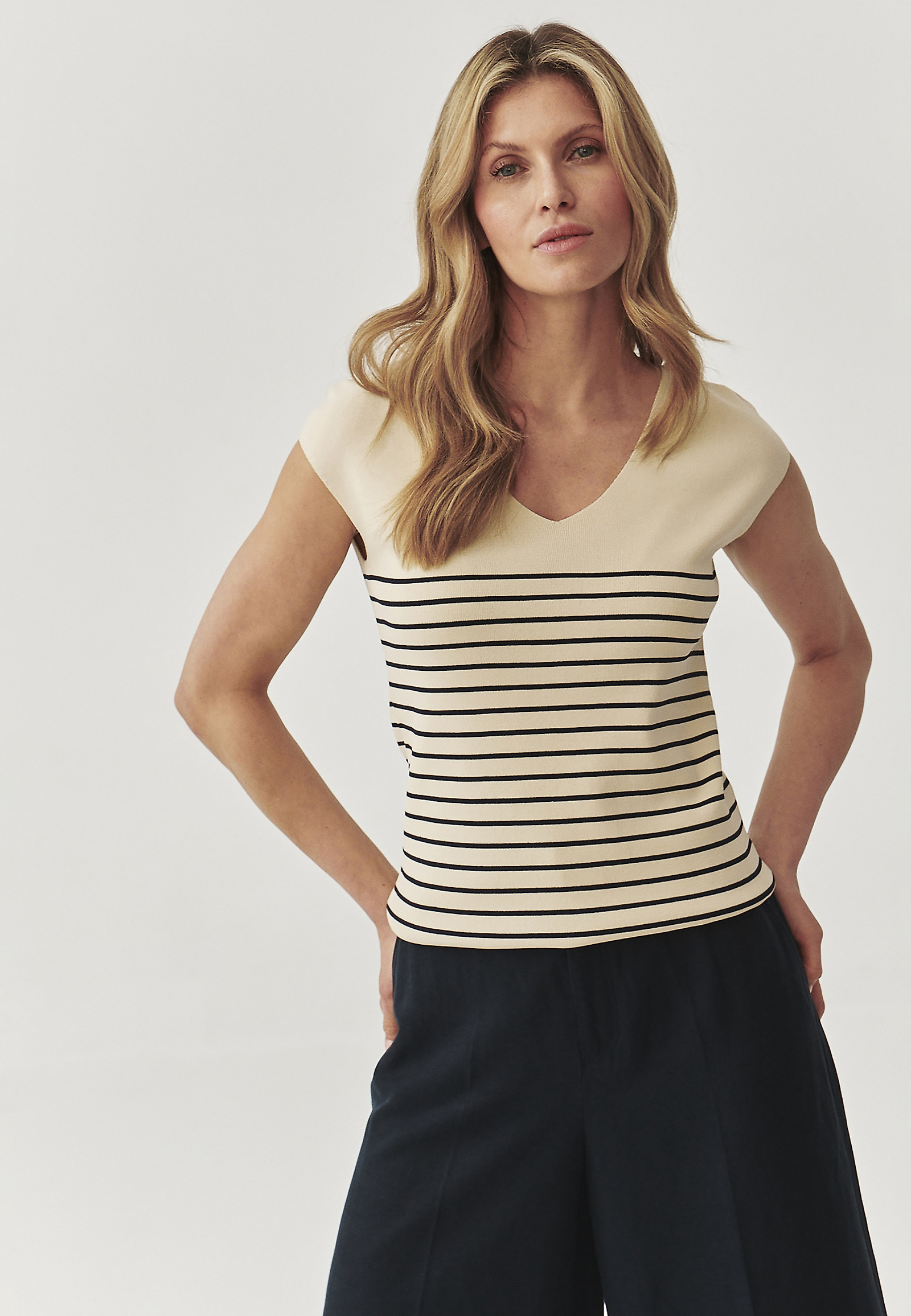 ELEGANTNA ŽENSKA ČRTASTA BLUZA - NIKALA 2 ELEGANTNA ŽENSKA ČRTASTA BLUZA - NIKALA 2 VEČBARVNA 97539