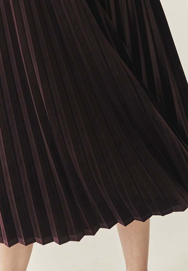 PLEATED MID-LENGTH VELOUR SKIRT - LAMARA 1 PLEATED MID-LENGTH VELOUR SKIRT - LAMARA 1 RED 5