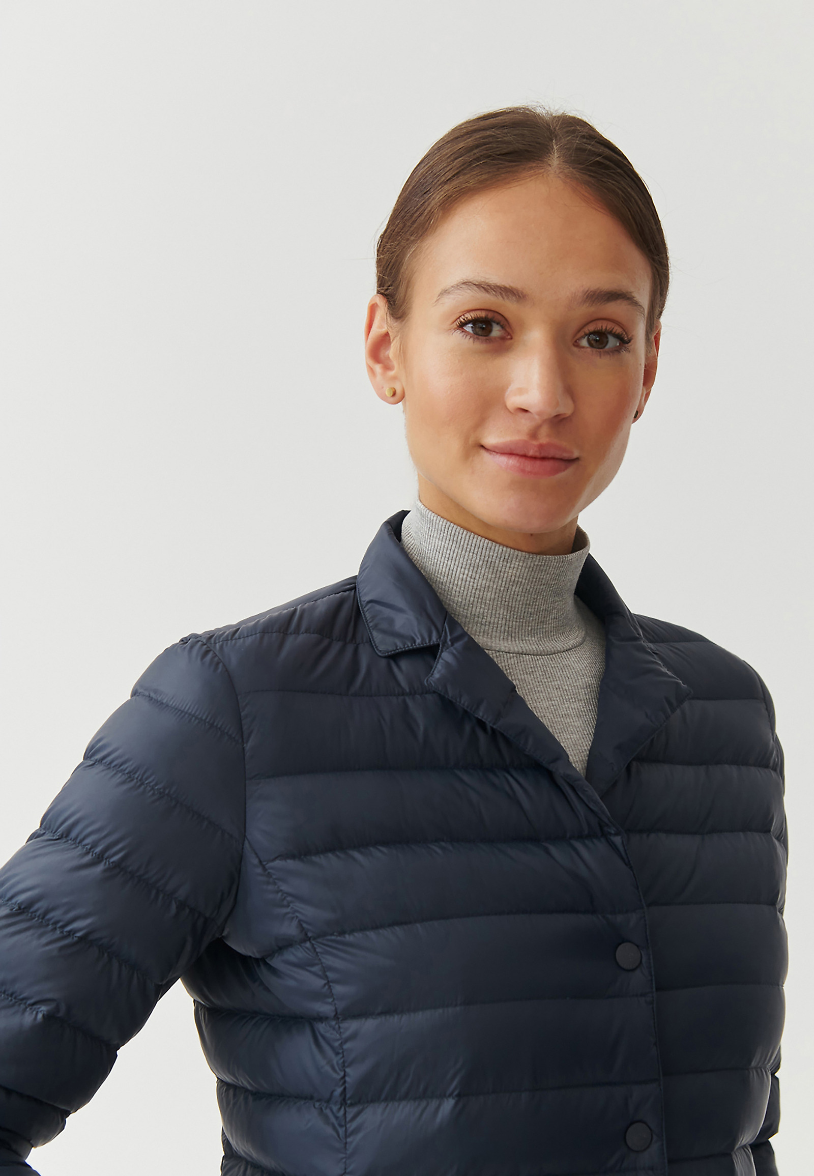 DÁMSKÁ STYLOVÁ PÉŘOVÁ BUNDA S KLOPAMI - KRISANA DÁMSKÁ STYLOVÁ PÉŘOVÁ BUNDA S KLOPAMI - KRISANA TMAVĚ MODRÁ 95252