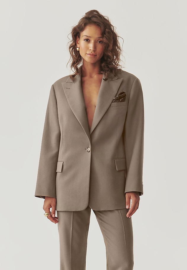 LADIES’ OVERSIZED BLAZER WITH DECORATIVE LAPELS - MONTIKA LADIES’ OVERSIZED BLAZER WITH DECORATIVE LAPELS - MONTIKA BEŻOWY 2