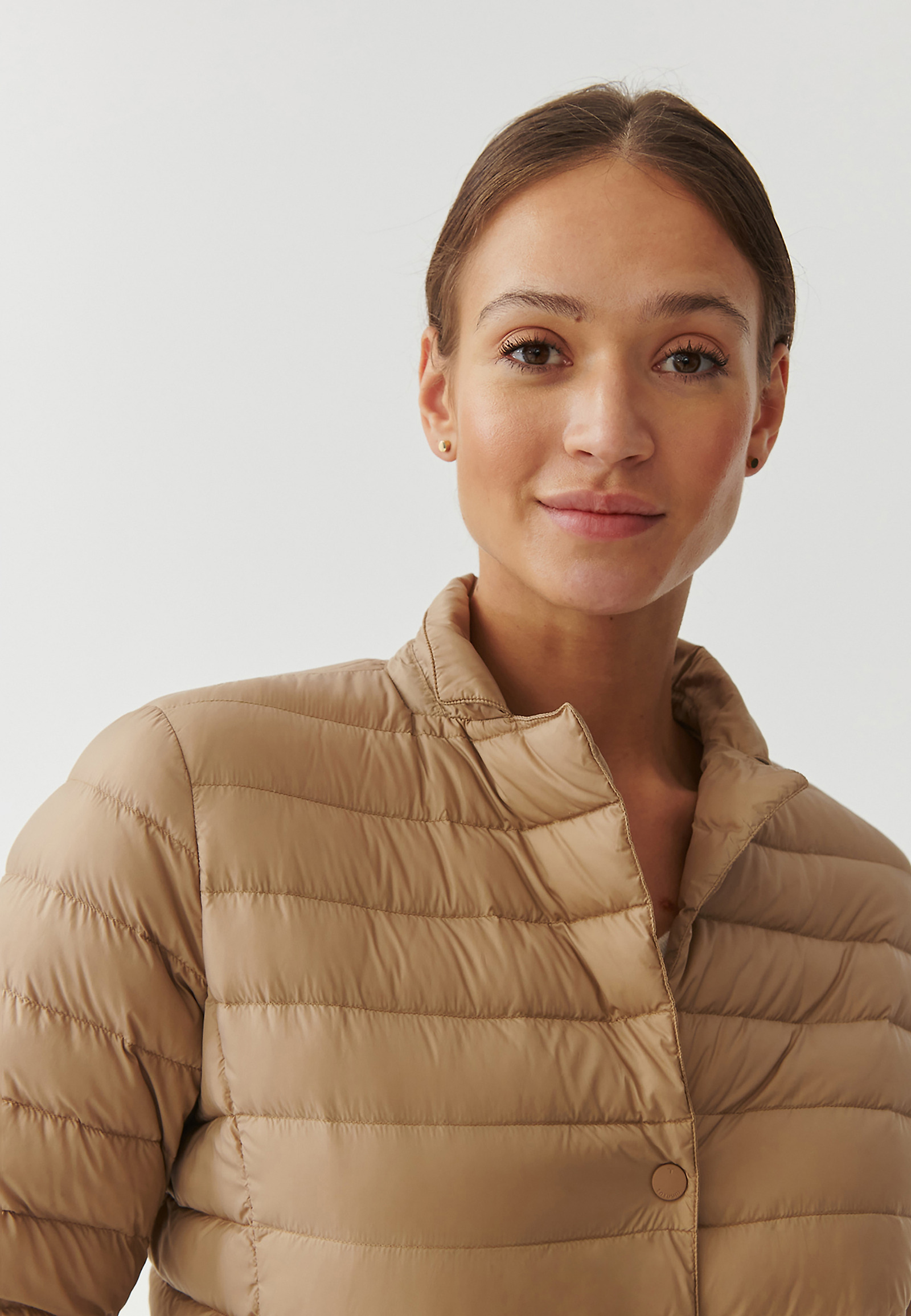 DÁMSKÁ STYLOVÁ PÉŘOVÁ BUNDA S KLOPAMI - KRISANA DÁMSKÁ STYLOVÁ PÉŘOVÁ BUNDA S KLOPAMI - KRISANA BÉŽOVÁ 95246