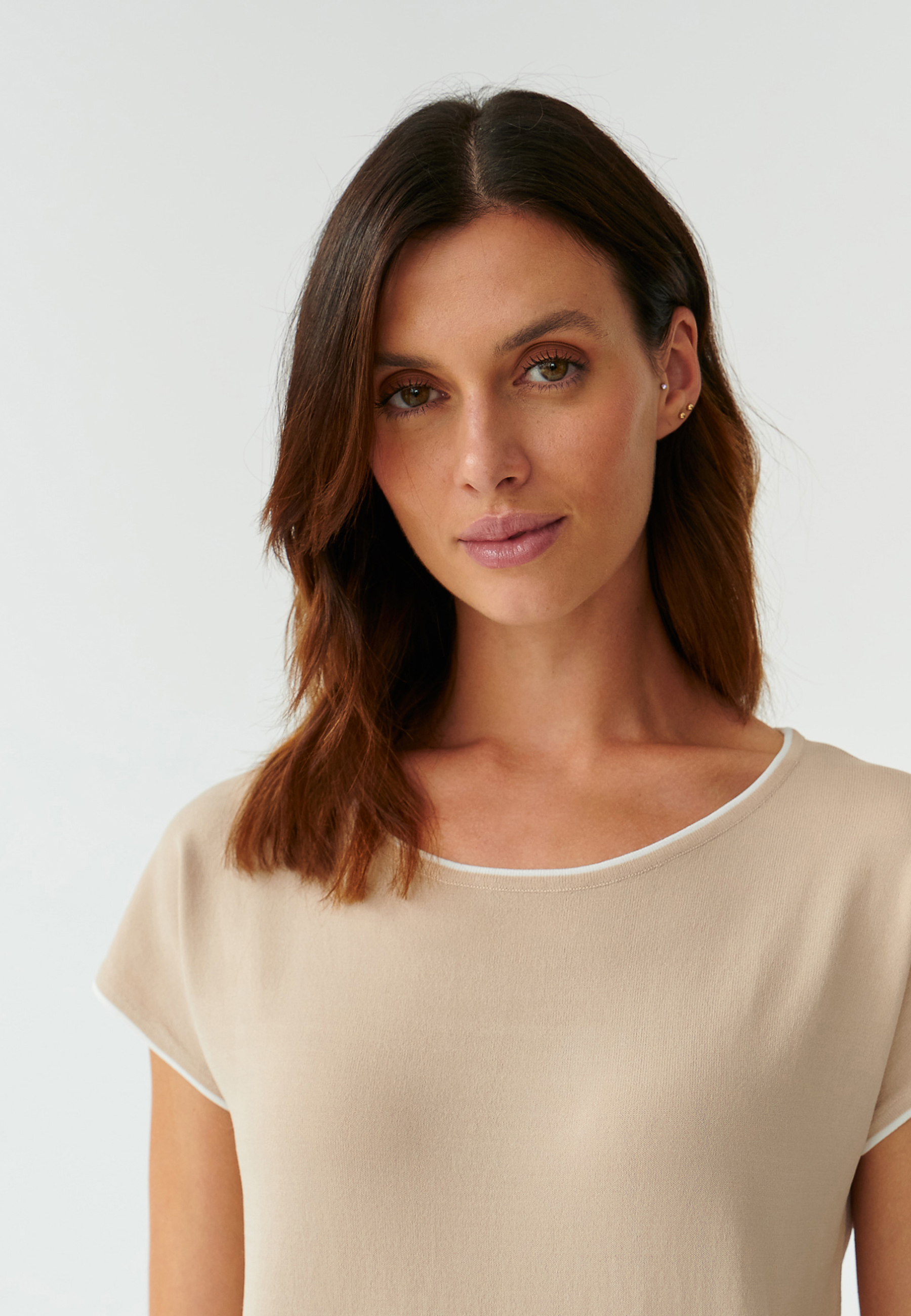 BLUZKA DAMSKA DZIANINOWA Z KRÓTKIM RĘKAWEM ESTE