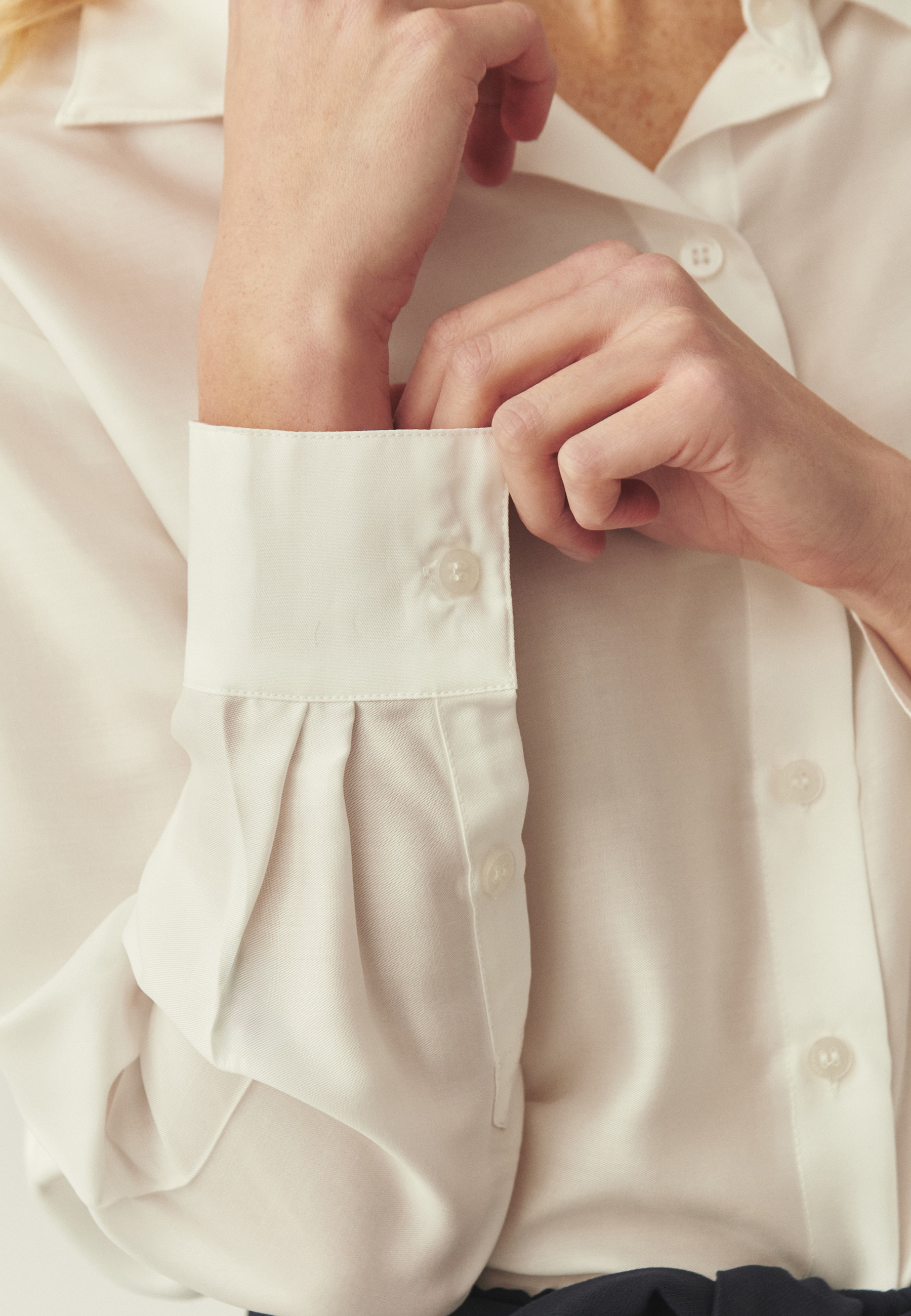 SWOBODNA KOSZULA Z LYOCELLU TENCEL™ -  FREYA