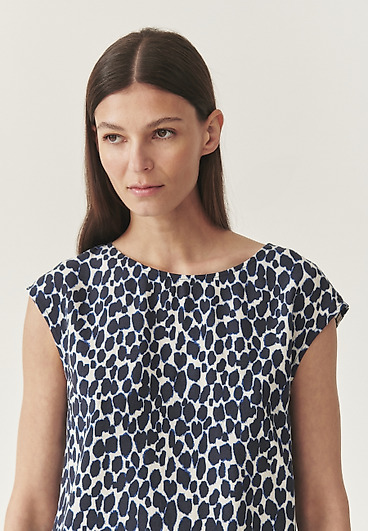 WZORZYSTA BLUZKA Z WISKOZY LENZING™ ECOVERO™ - RAELA WZORZYSTA BLUZKA Z WISKOZY LENZING™ ECOVERO™ - RAELA