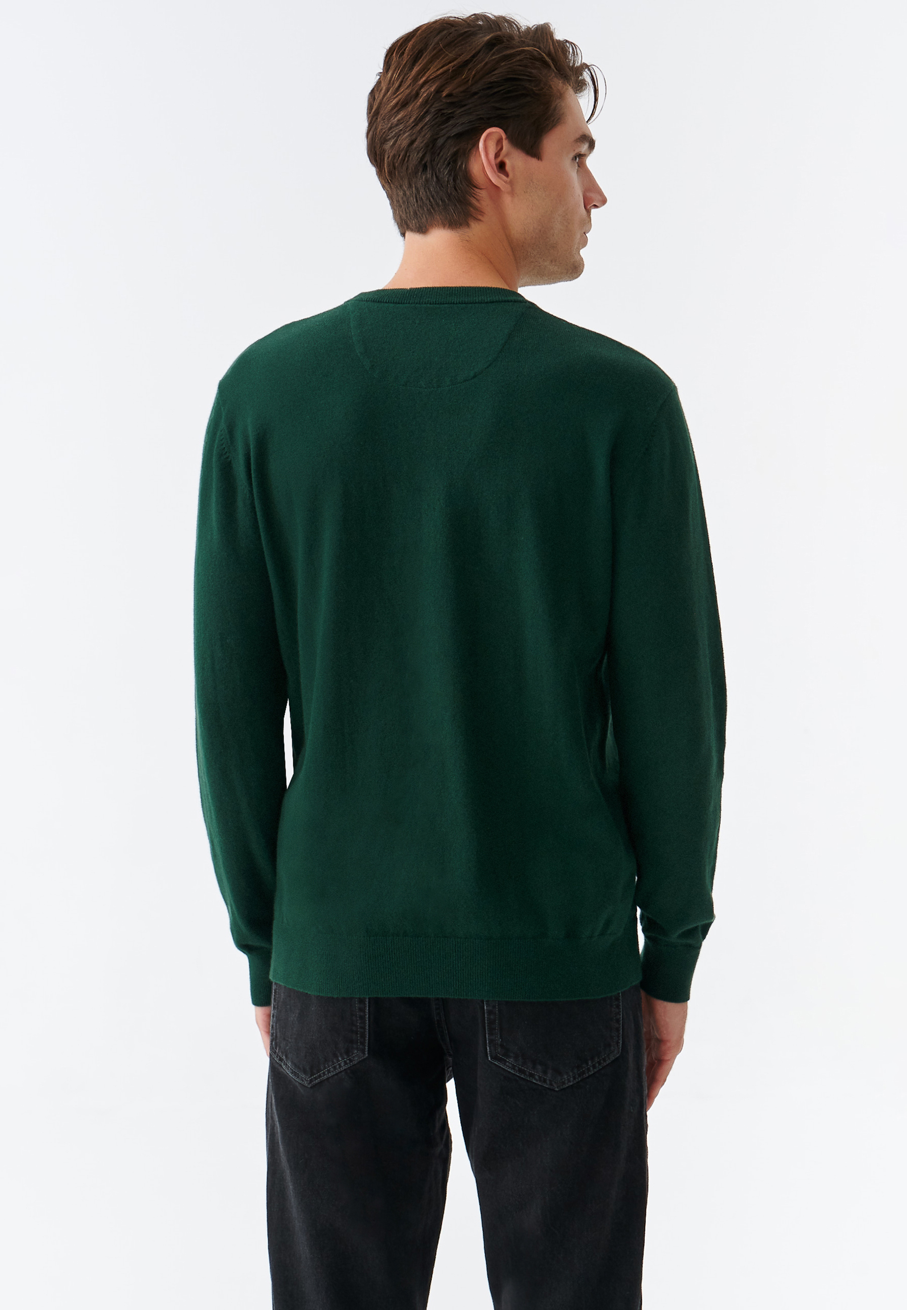 KLASICKÝ PÁNSKY SVETER S VÝŠIVKOU S MOTÍVOM MACKA UŠKA JACK ZELENÁ 2