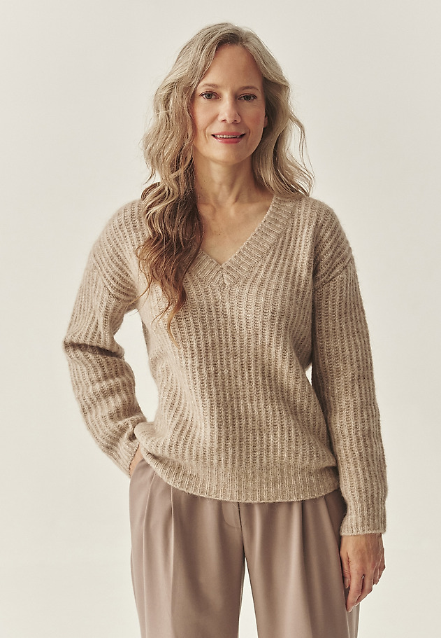 LADIES' JUMPER WITH A CREW NECKLINE — ASPEN color BEIGE