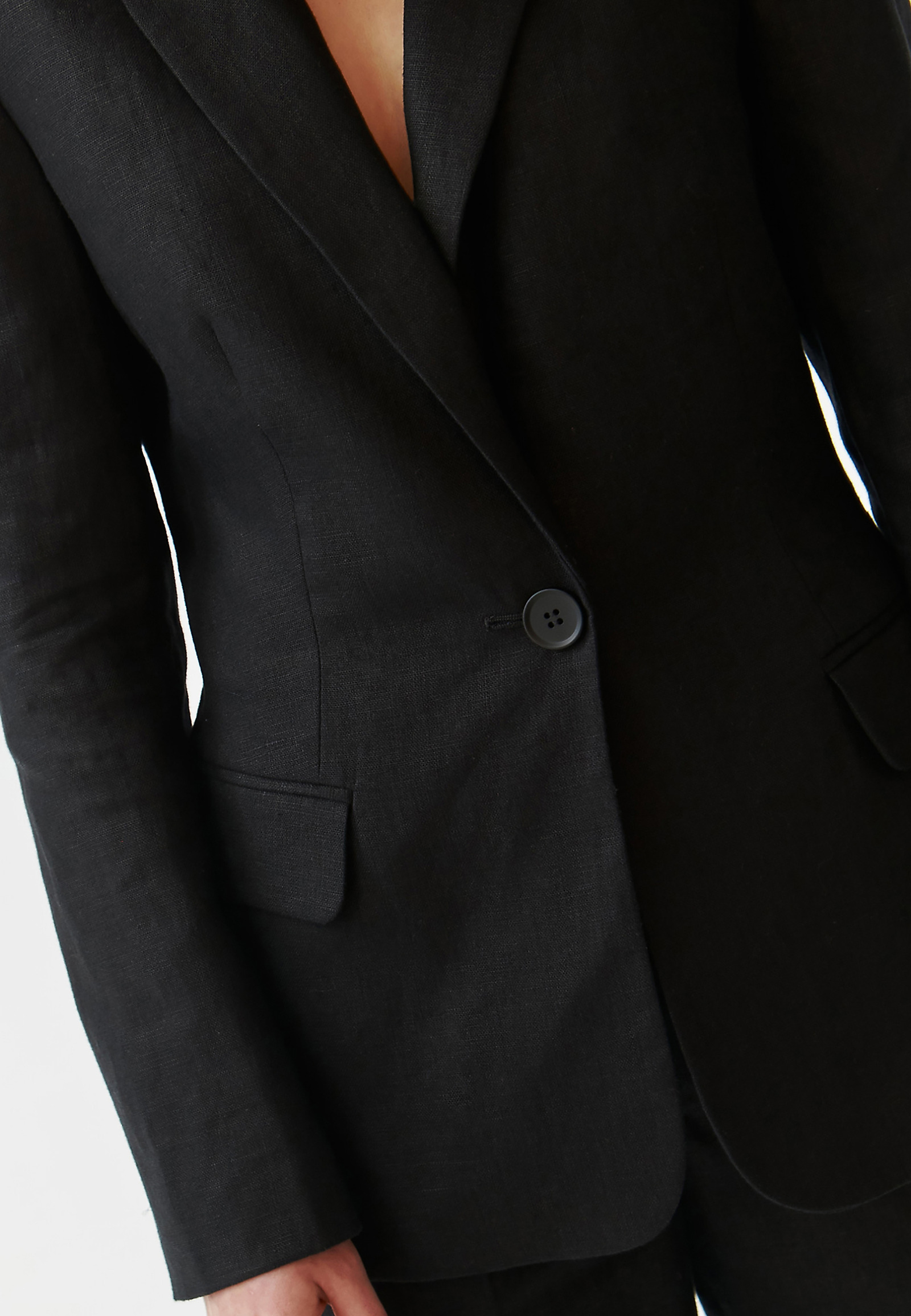 STYLOWY TKANINOWY ŻAKIET JEDNORZĘDOWY - LAMIA 2 STYLOWY TKANINOWY ŻAKIET JEDNORZĘDOWY - LAMIA 2 CZARNY 96722