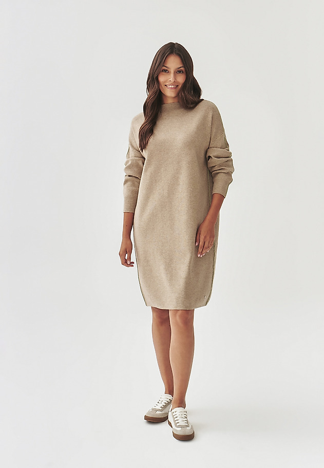 LOOSE-FITTING KNITTED DRESS WITH BOAT NECKLINE - CORA LOOSE-FITTING KNITTED DRESS WITH BOAT NECKLINE - CORA BEŻOWY 2