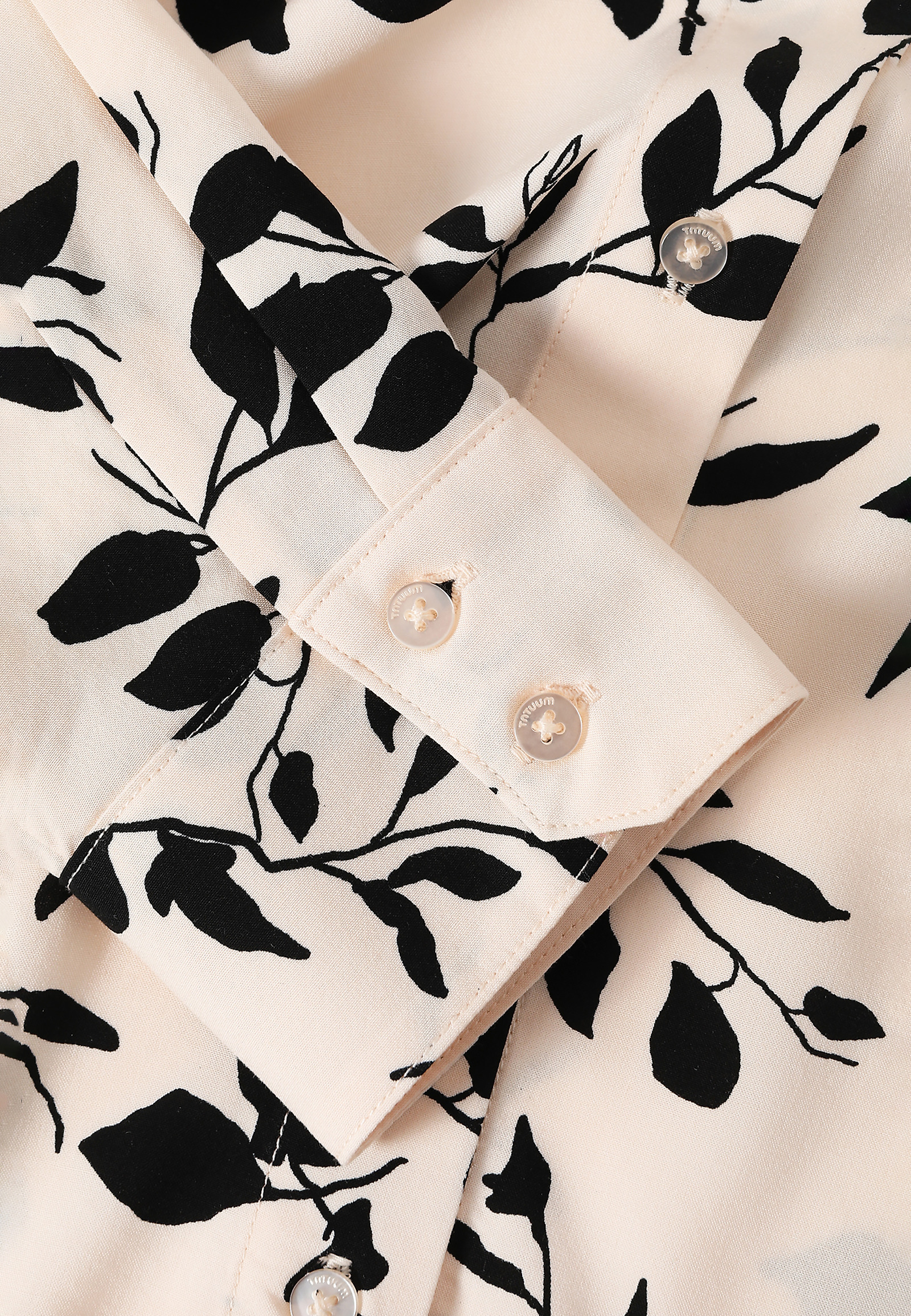 WISKOZOWA KOSZULA DAMSKA W ROŚLINNY WZÓR — BASIL WISKOZOWA KOSZULA DAMSKA W ROŚLINNY WZÓR — BASIL MULTIKOLOR 105034