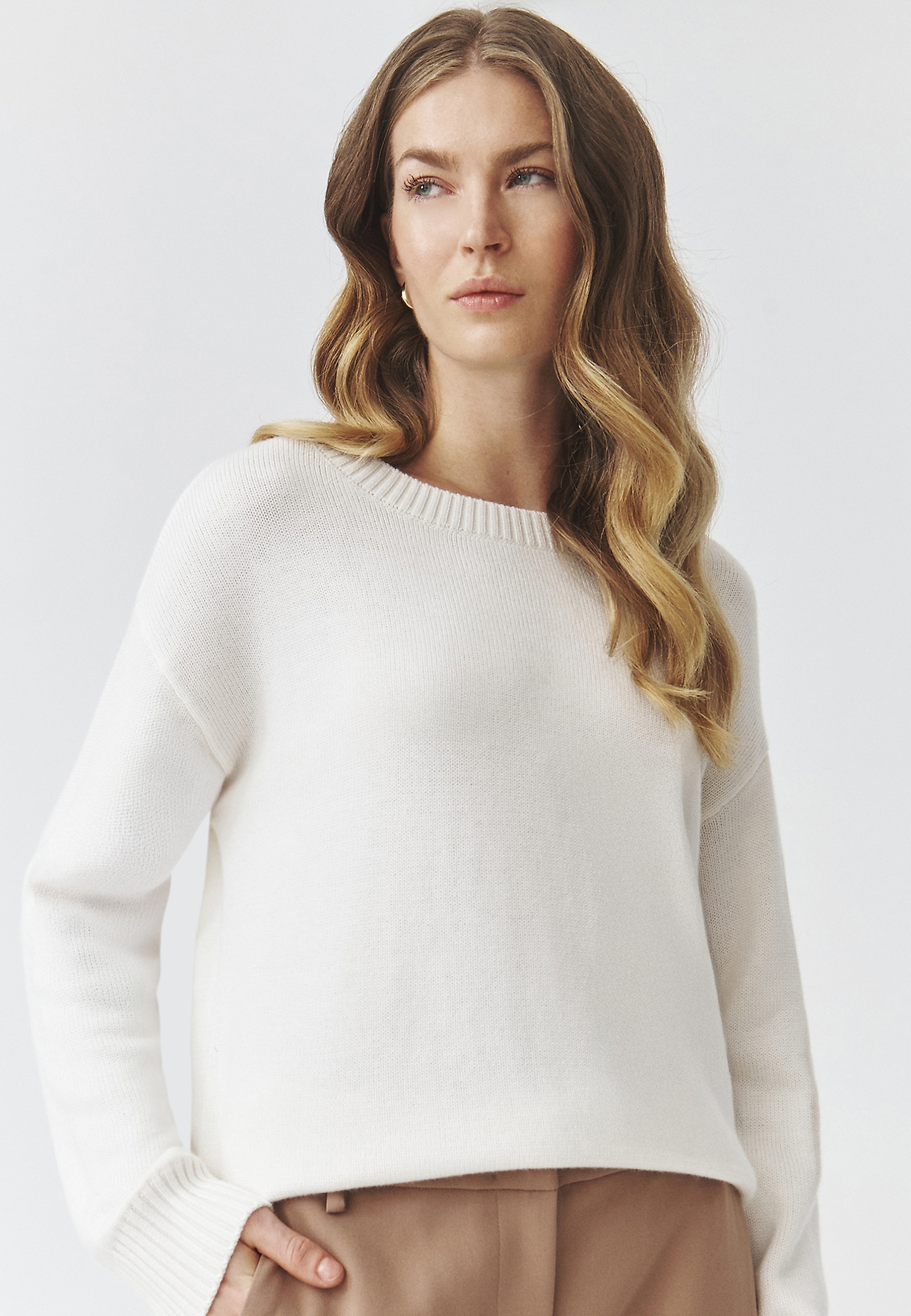 CLASSIC LADIES' JUMPER WITH ROUND NECKLINE — JOEL CLASSIC LADIES' JUMPER WITH ROUND NECKLINE — JOEL ECRU 106799