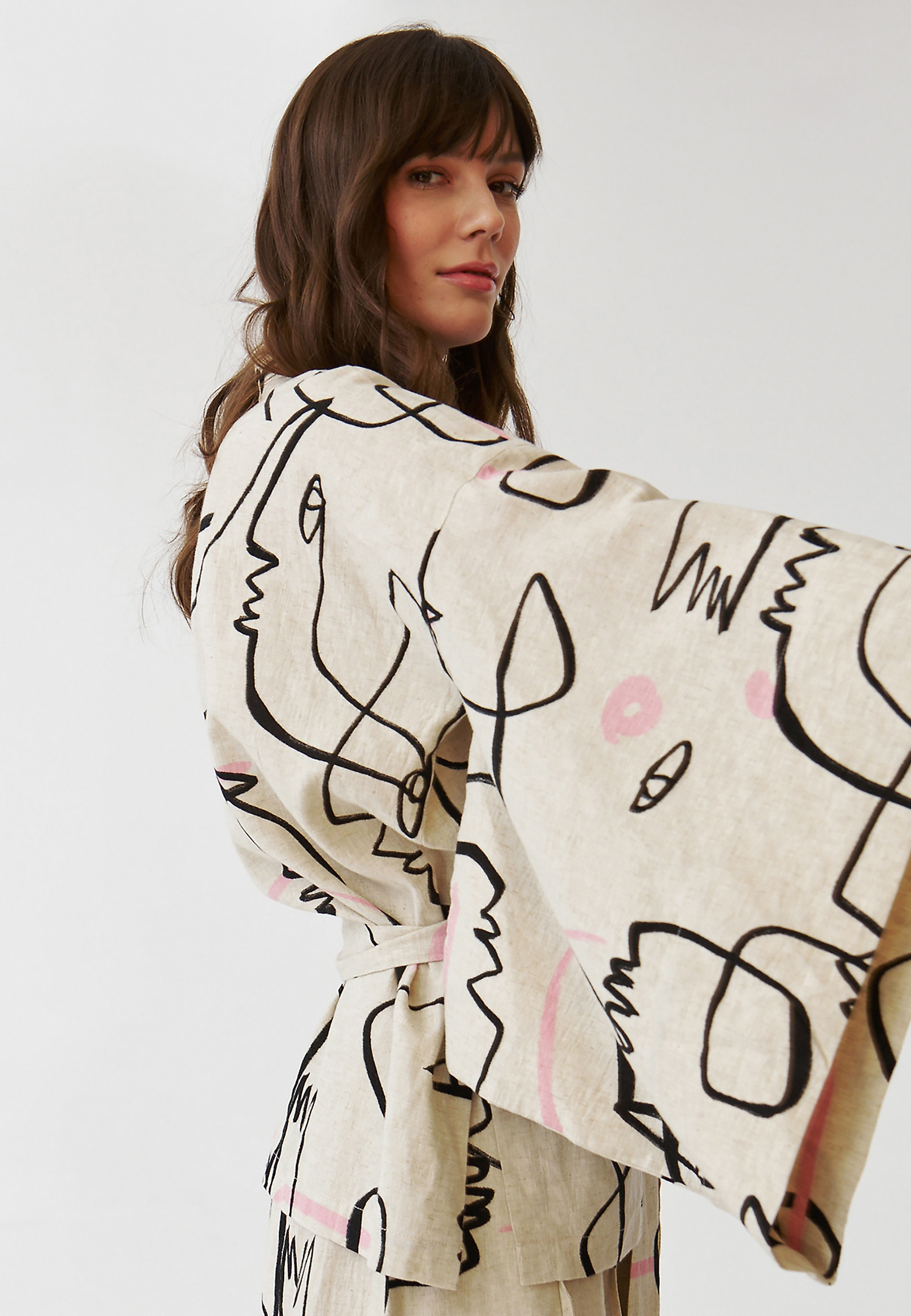 MODERN NŐI KIMONO BLAZERSÖTÉT ÖVVEL - KIMONI 1 MODERN NŐI KIMONO BLAZERSÖTÉT ÖVVEL - KIMONI 1 TÖBBSZÍNŰ 103428