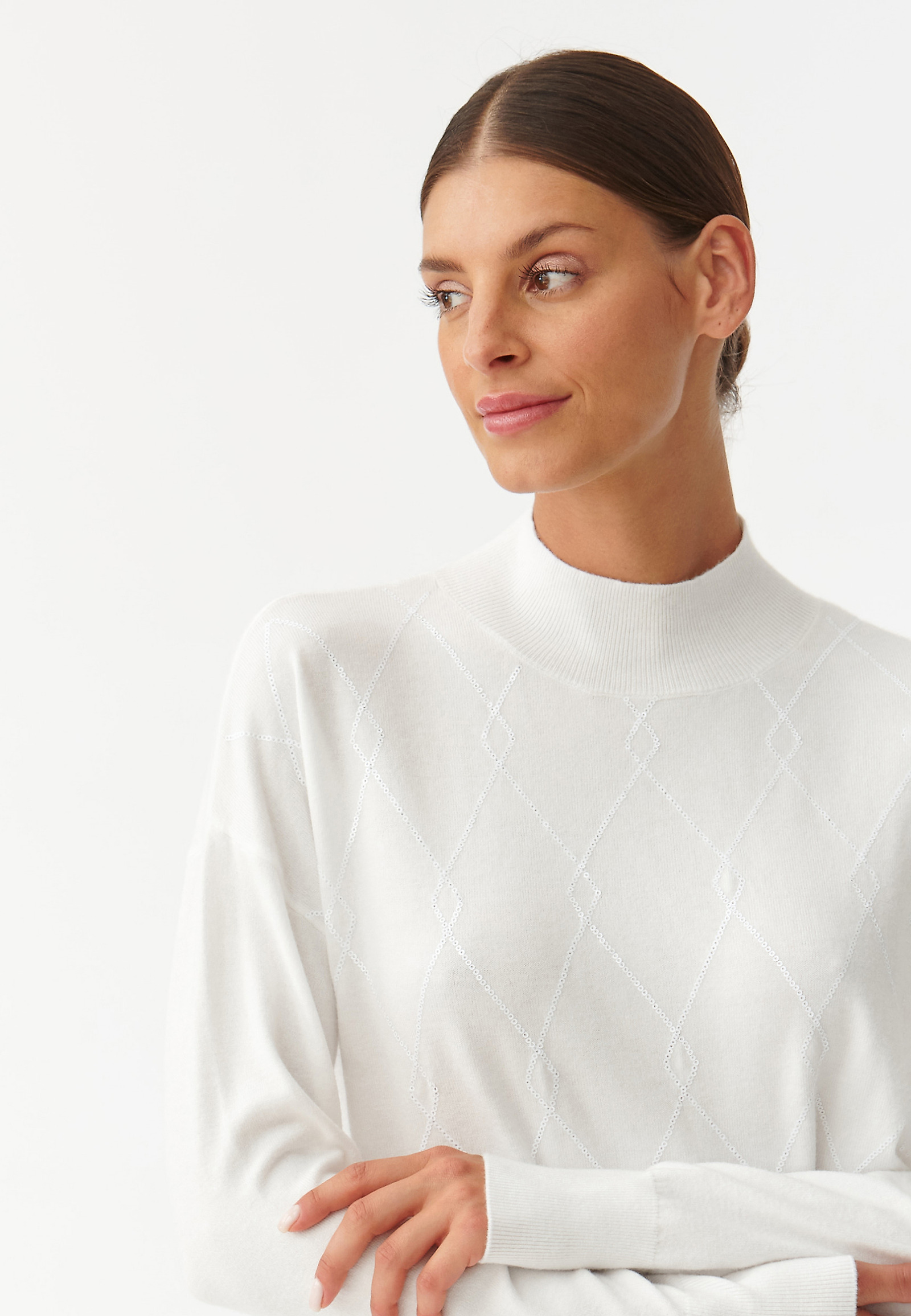 SWETER DAMSKI W CEKINOWE ROMBY CEKIRO SWETER DAMSKI W CEKINOWE ROMBY CEKIRO BIAŁY 92624