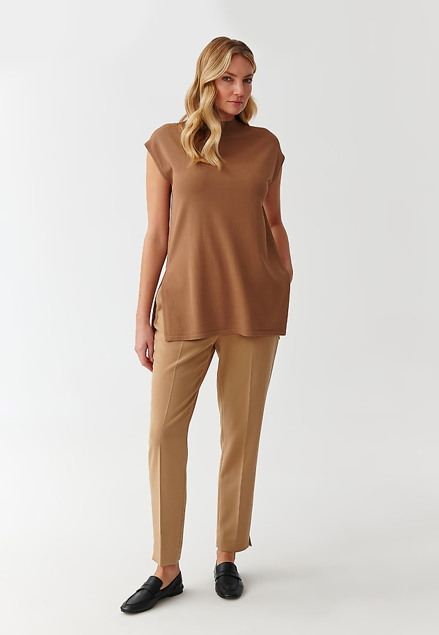 STYLISH SLEEVELESS LADIES’ SWEATER - LENO STYLISH SLEEVELESS LADIES’ SWEATER - LENO BEŻOWY 2