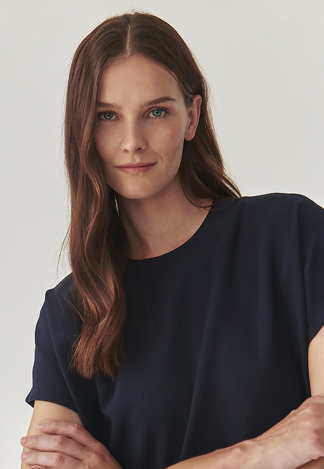 LADIES’ DRESS WITH DECORATIVE POCKETS - MENIRKO LADIES’ DRESS WITH DECORATIVE POCKETS - MENIRKO GRANATOWY 4