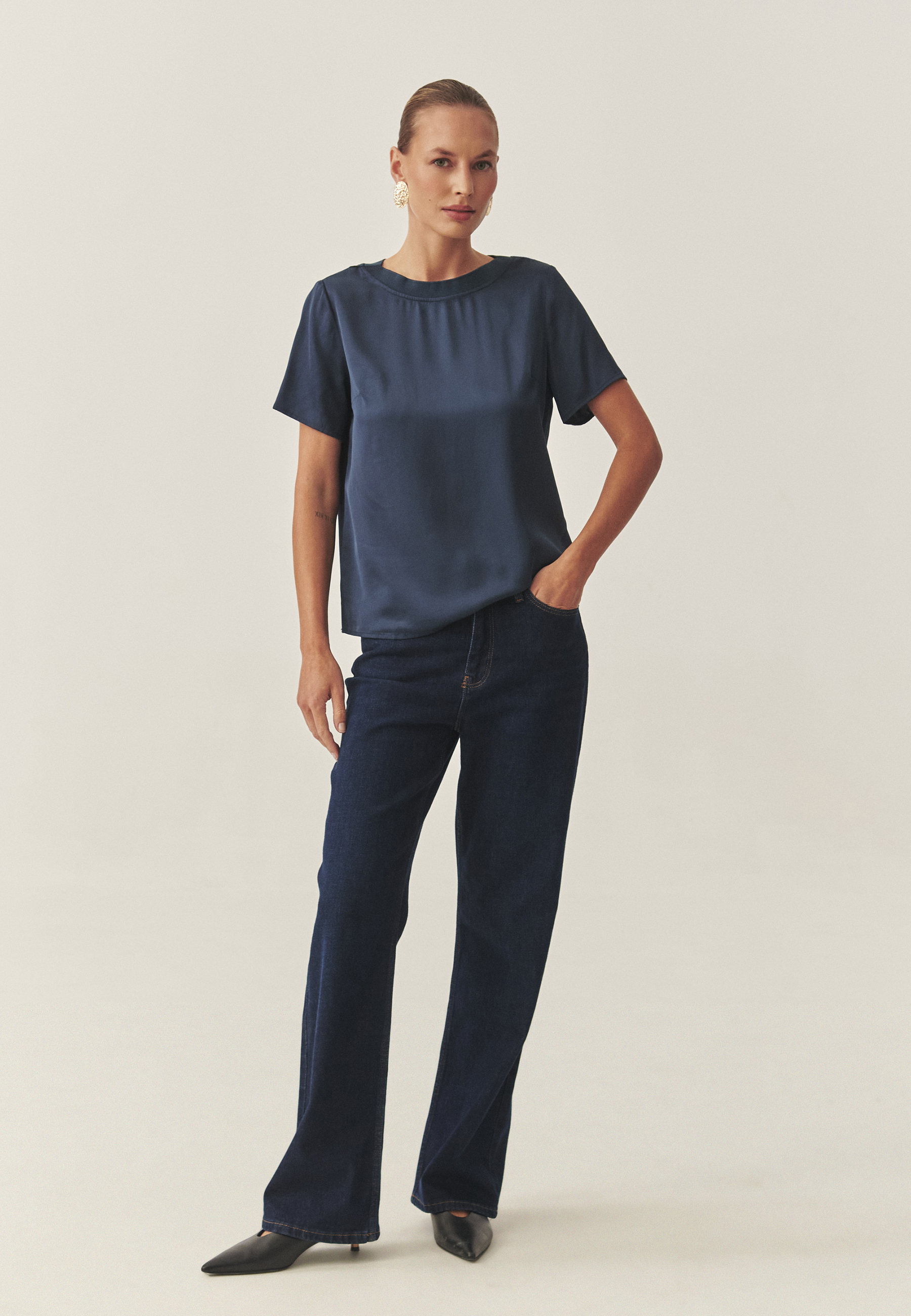 SATYNOWA BLUZKA DAMSKA Z KRÓTKIM RĘKAWEM - MALTO 1 NIEBIESKI 2