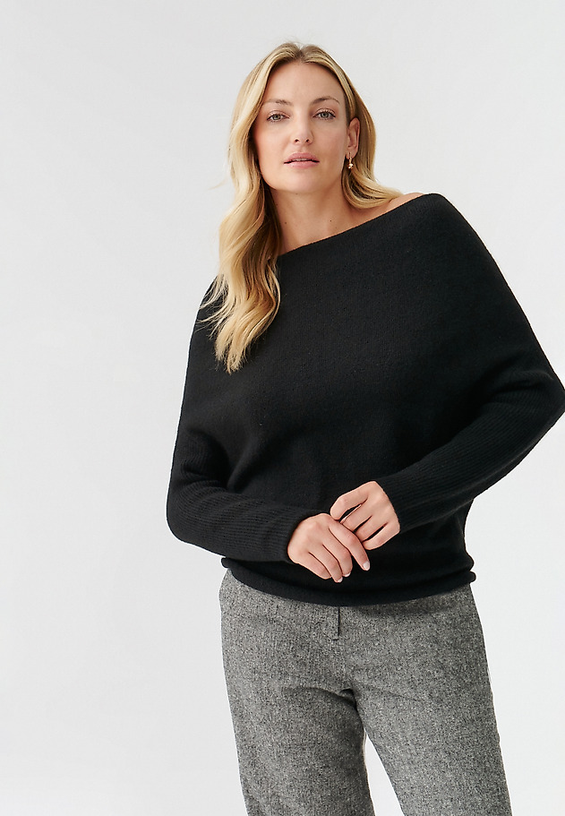 LADIES’ SWEATER WITH DECORATIVE NECKLINE ATI LADIES’ SWEATER WITH DECORATIVE NECKLINE ATI CZARNY 4