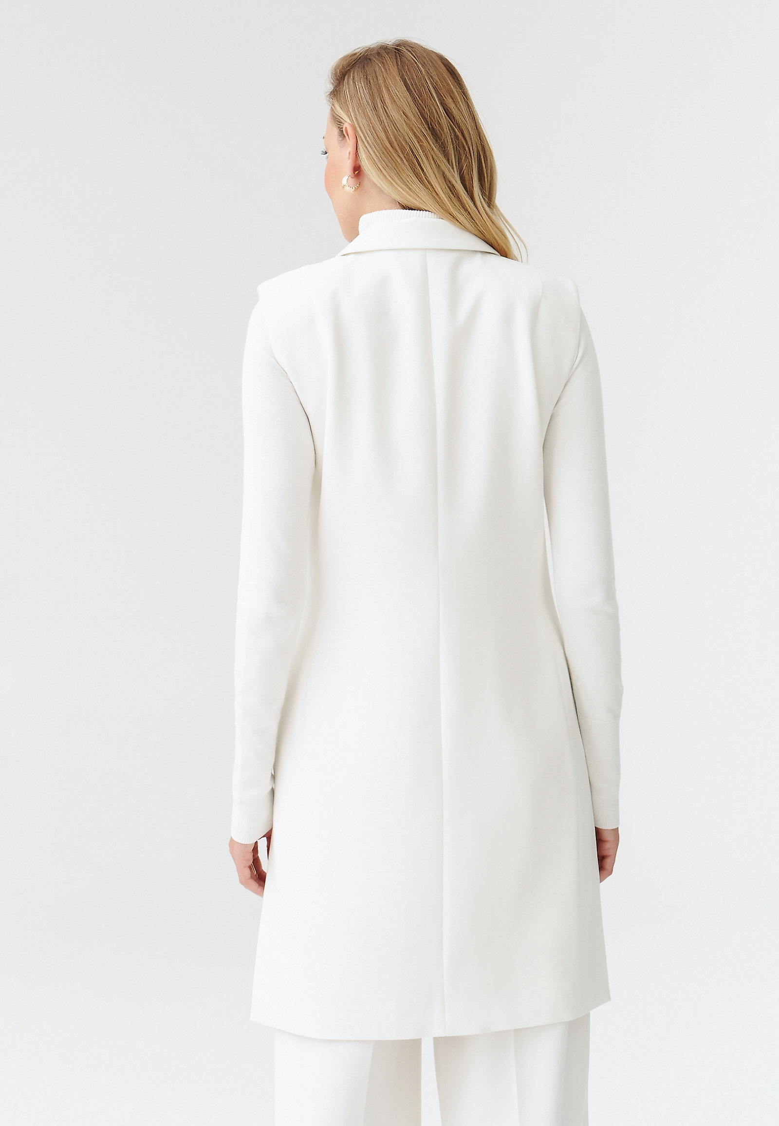 DLOUHÁ VYPASOVANÁ DÁMSKÁ PLÁTĚNÁ VESTA EMA DLOUHÁ VYPASOVANÁ DÁMSKÁ PLÁTĚNÁ VESTA EMA ECRU 93816