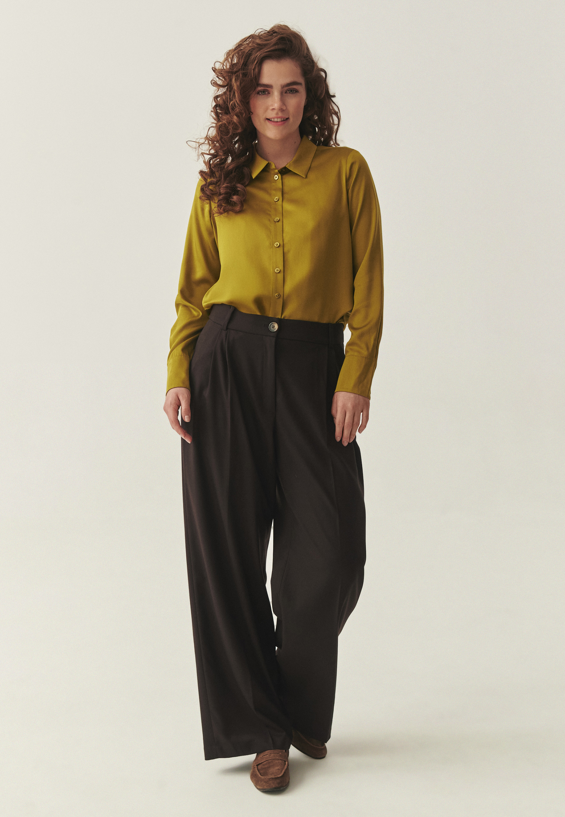 ŠIROKÉ KALHOTY S PUKY – SOLA HNĚDÁ 2