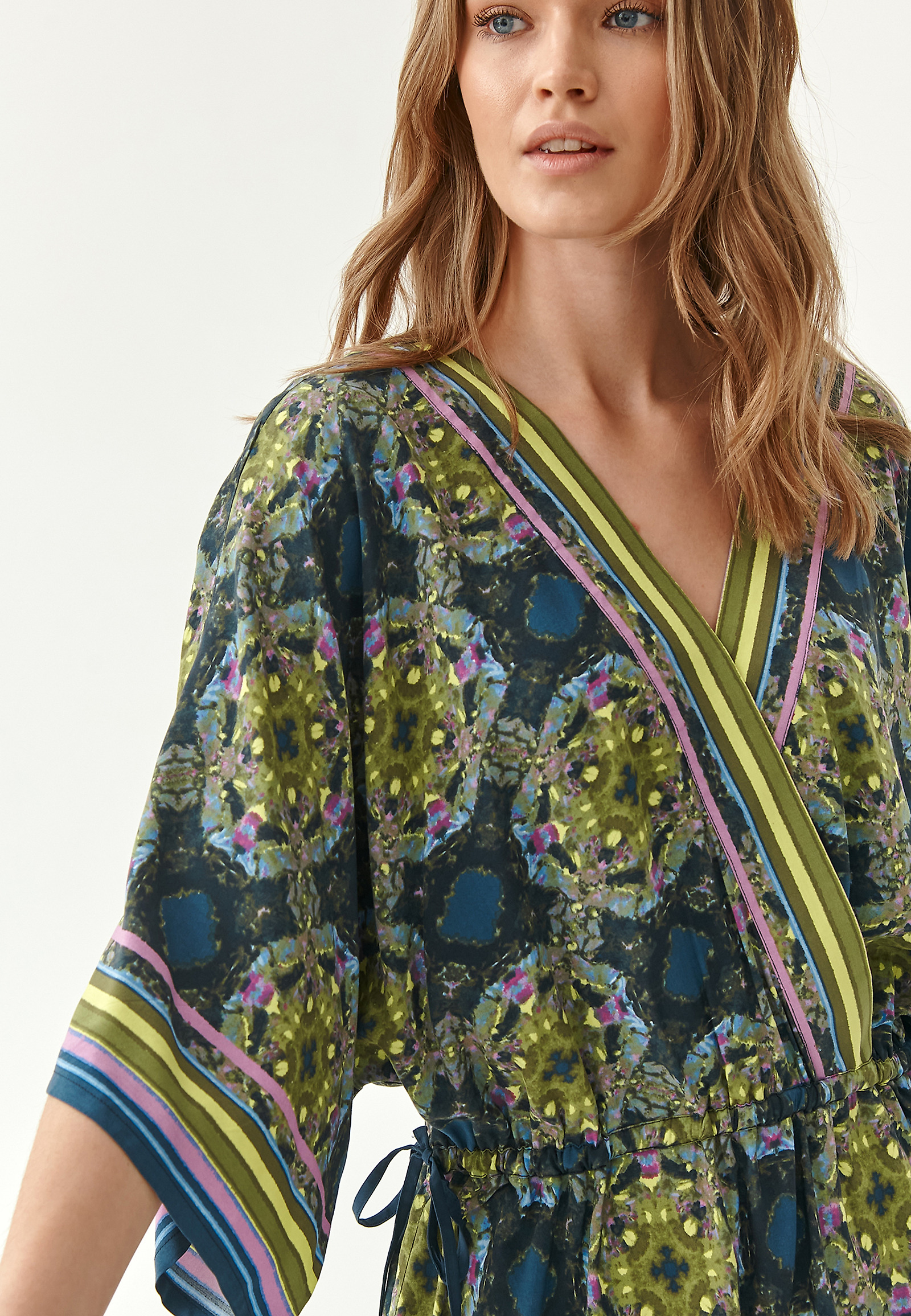 DÁMSKÁ HALENKA - KIMONO TUNIKA MONKONA DÁMSKÁ HALENKA - KIMONO TUNIKA MONKONA VÍCEBAREVNÝ 80851