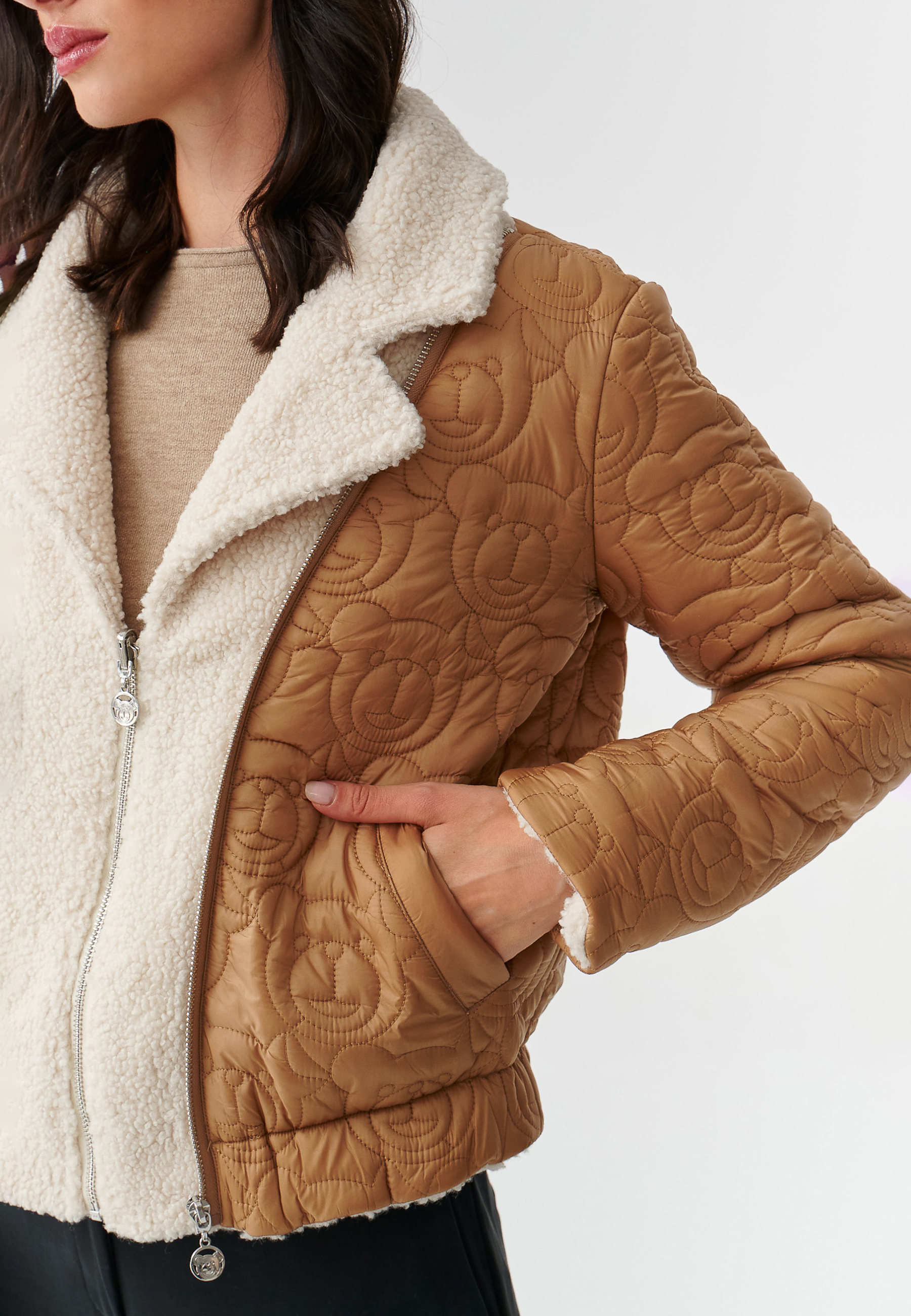 DWUSTRONNA TKANINOWA KURTKA DAMSKA PIKOWANA W MISIA USZATKA BANKARIA BEŻOWY 2