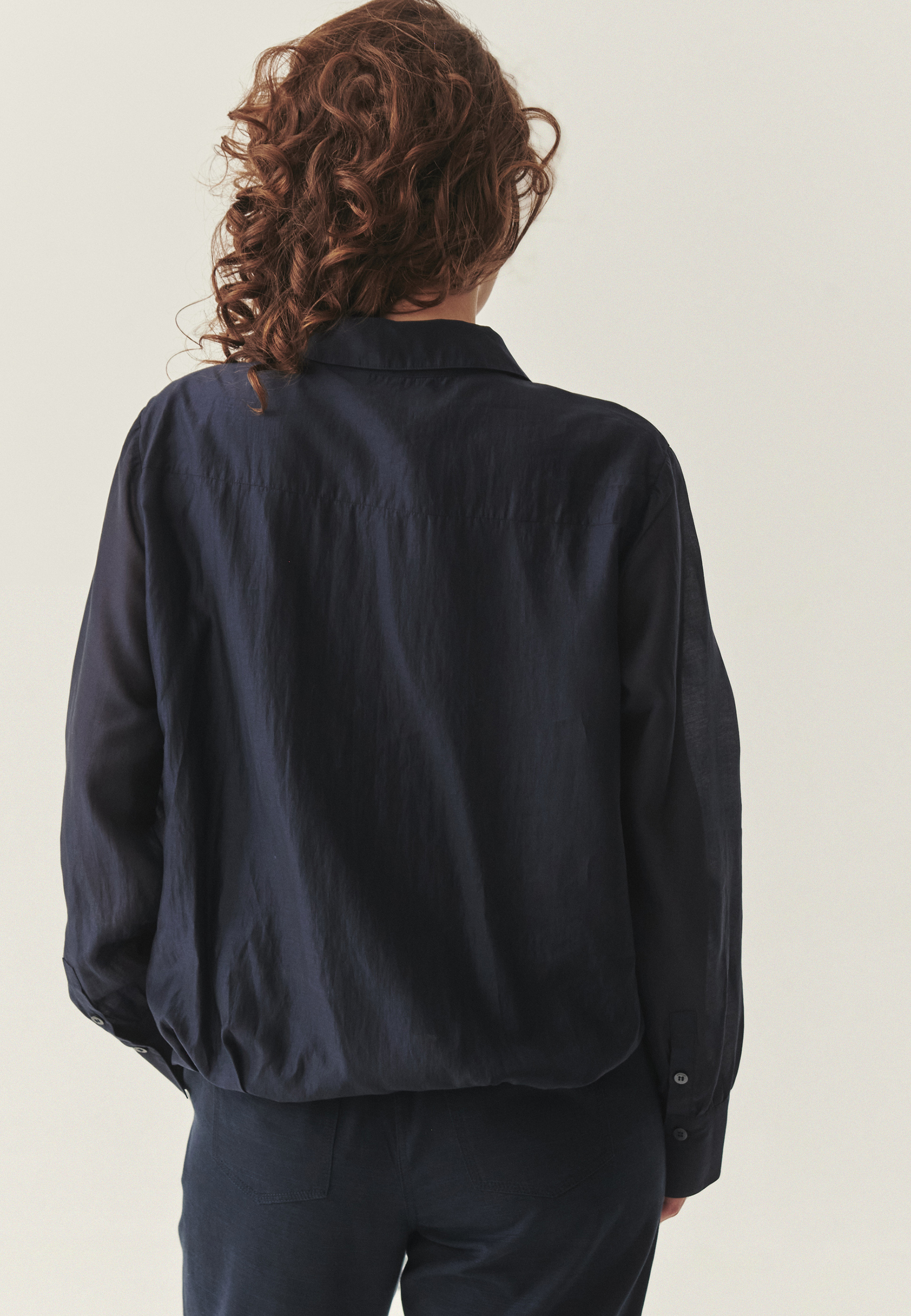 KOSZULA O KROJU BOMBKI Z LYOCELLEM TENCEL™ - DOVELA GRANATOWY 2