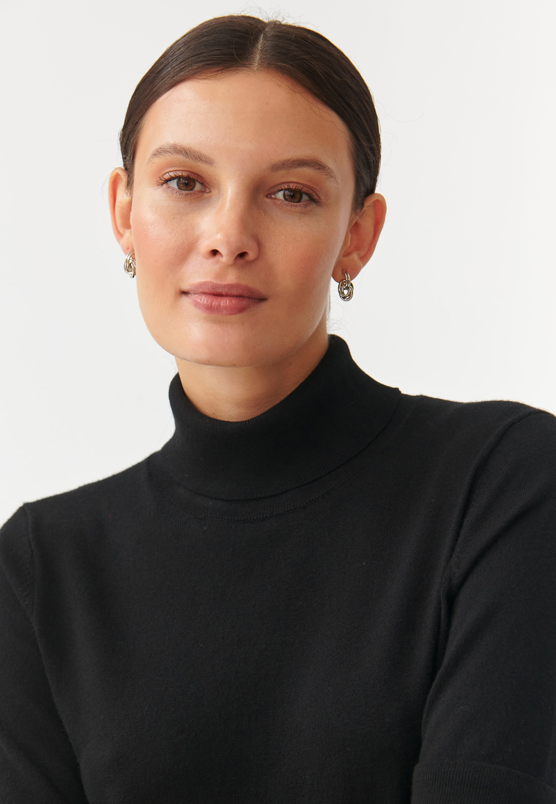 KLASYCZNY SWETER DAMSKI Z GOLFEM LU CZARNY 2