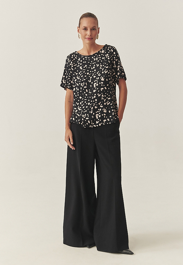 BLUZĂ DE DAMĂ, DIN VISCOZĂ, CU MODEL, CU MÂNECI SCURTE - MEKJA BLUZĂ DE DAMĂ, DIN VISCOZĂ, CU MODEL, CU MÂNECI SCURTE - MEKJA MULTICOLOR 1