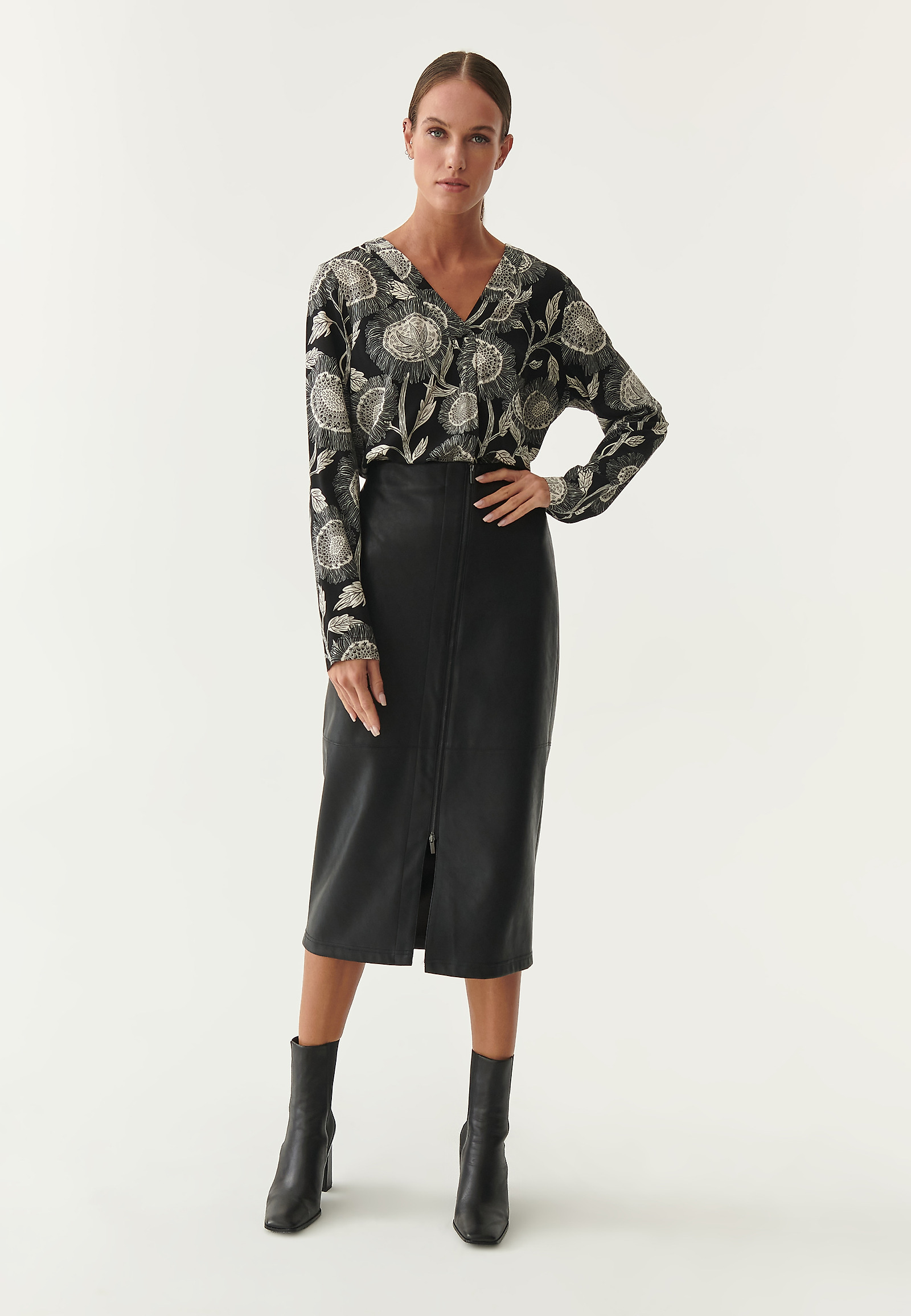 DAMSKA BLUZKA Z MOTYWEM KWIATOWYM KARIWA DAMSKA BLUZKA Z MOTYWEM KWIATOWYM KARIWA MULTIKOLOR 82665