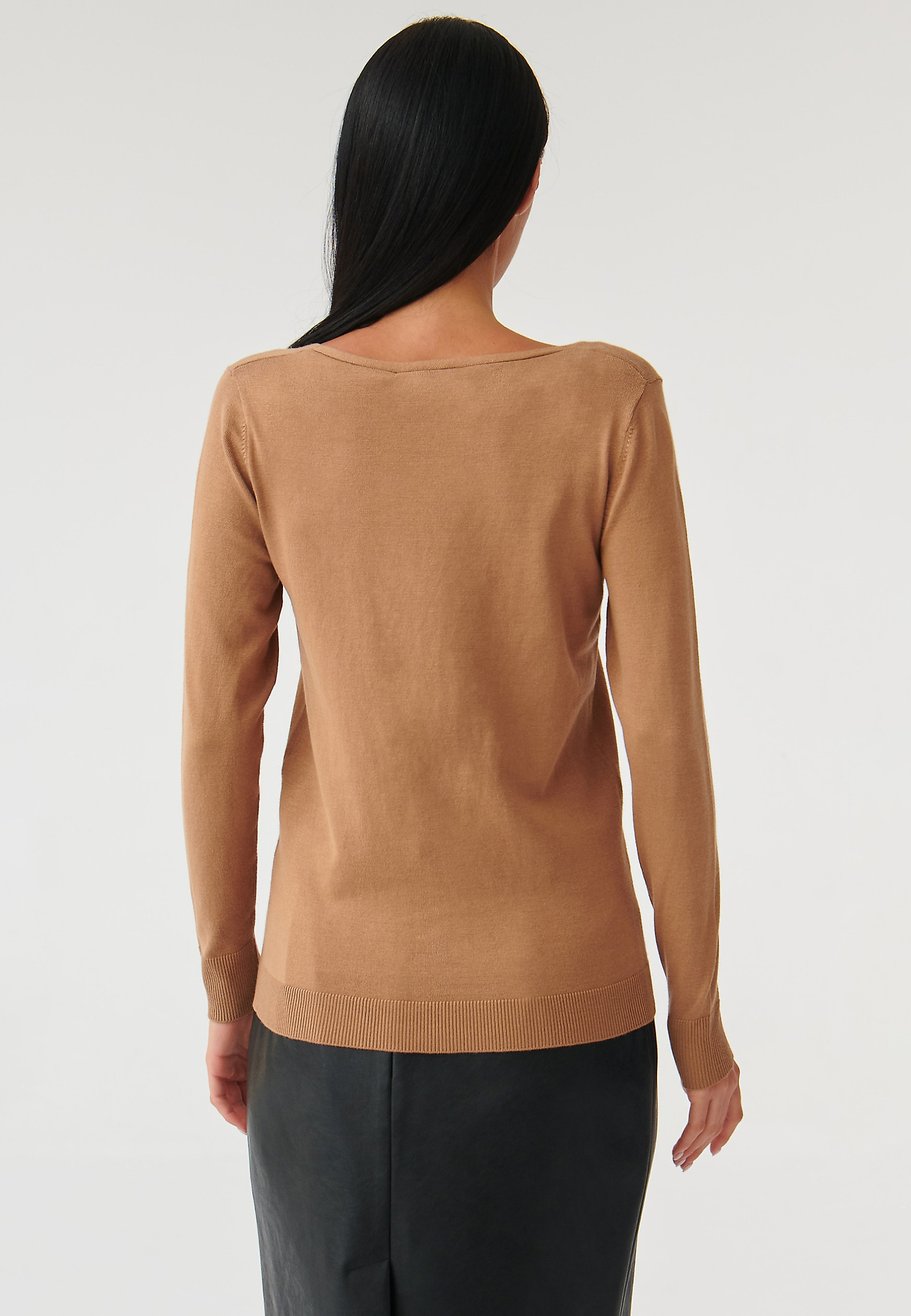KLASYCZNY SWETER DAMSKI TESSA 1 KLASYCZNY SWETER DAMSKI TESSA 1 BEŻOWY 89868