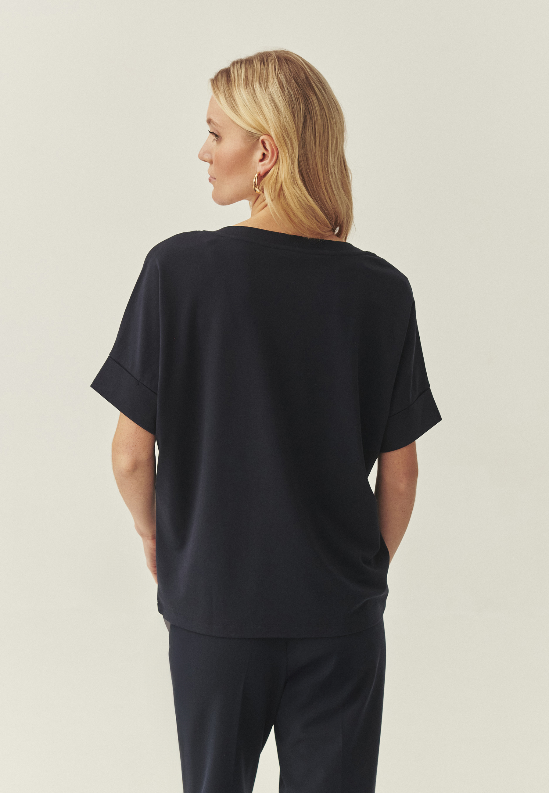 KLASYCZNA BLUZKA Z DZIANINY - BOW