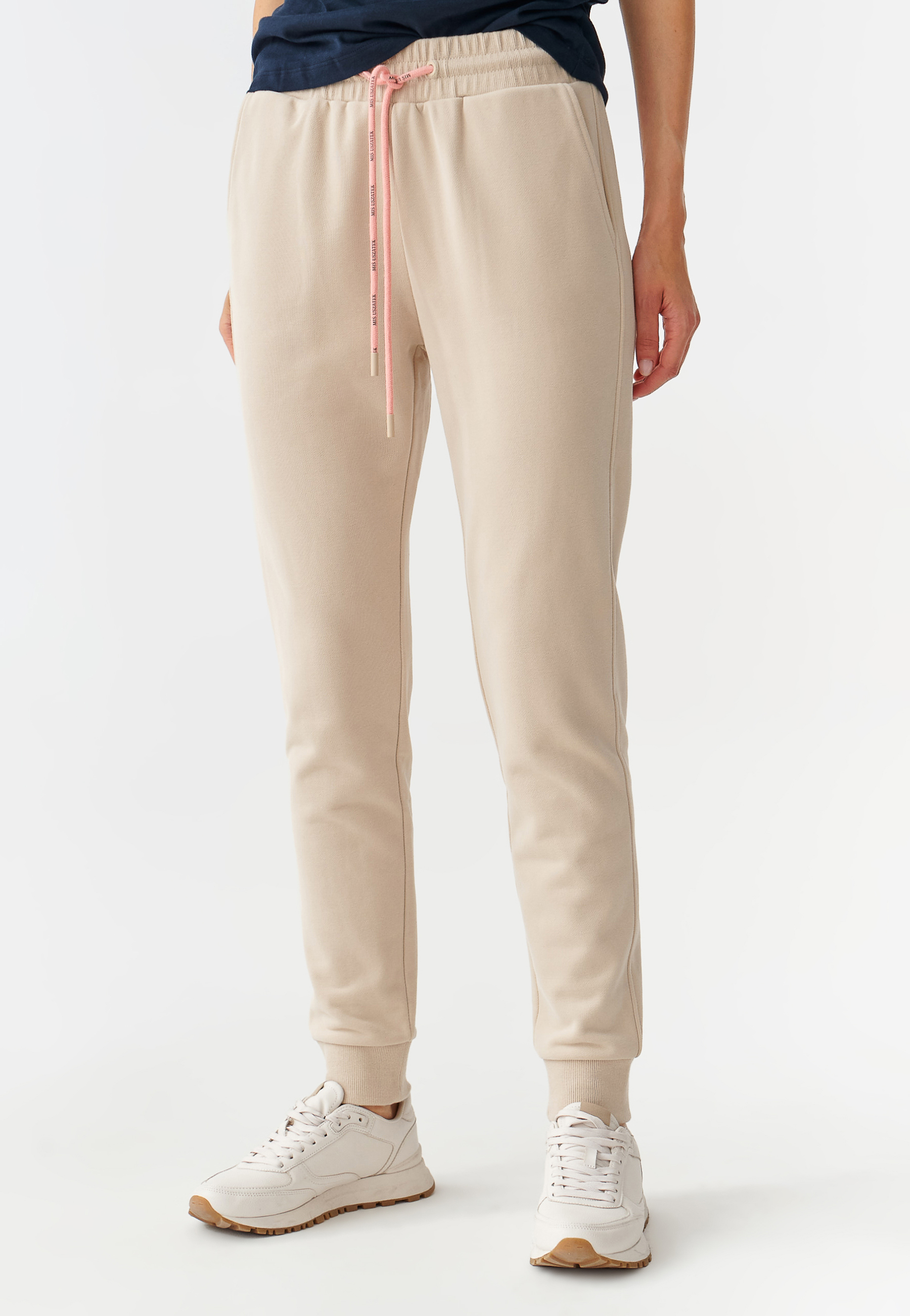 KOMFORTOWE DAMSKIE SPODNIE DZIANINOWE Z MIEJSCOWYM HAFTEM SENTI 2 BEŻOWY 2