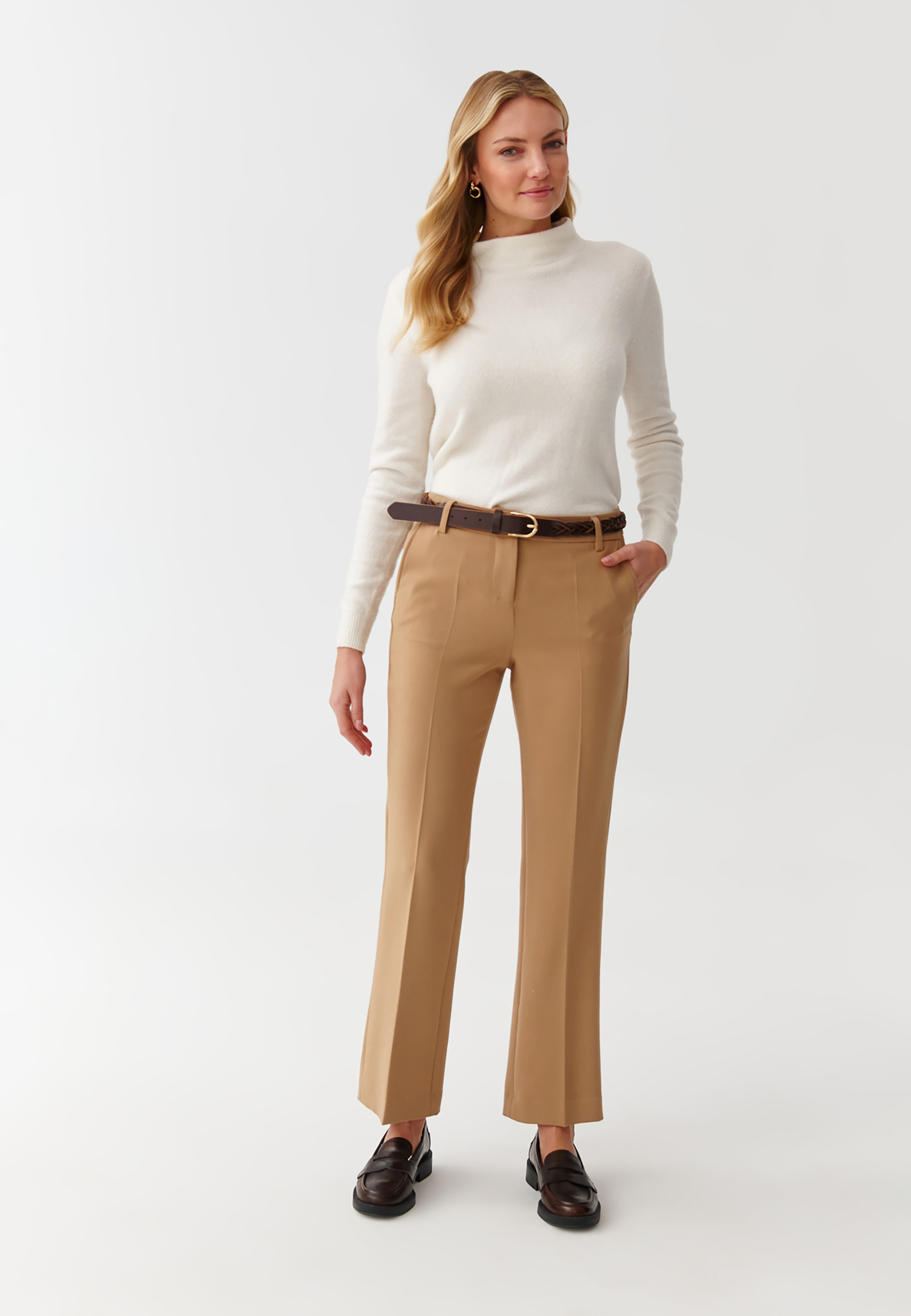 ŽENSKE HLAČE Z RAVNIMI NOGAVICAMI - LAURANIA