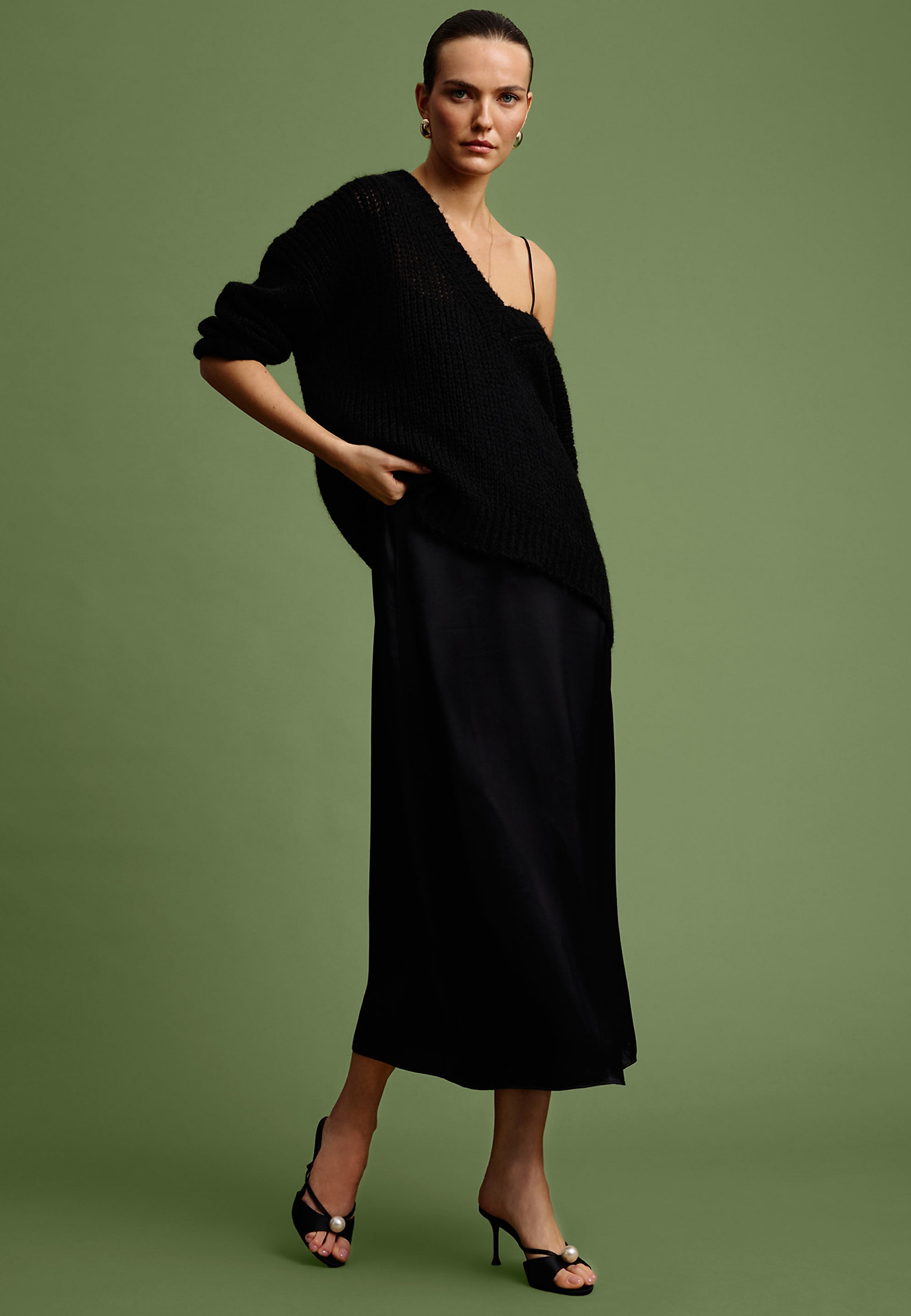 SATIN MIDI RUHA — MEI SATIN MIDI RUHA — MEI FEKETE 108433