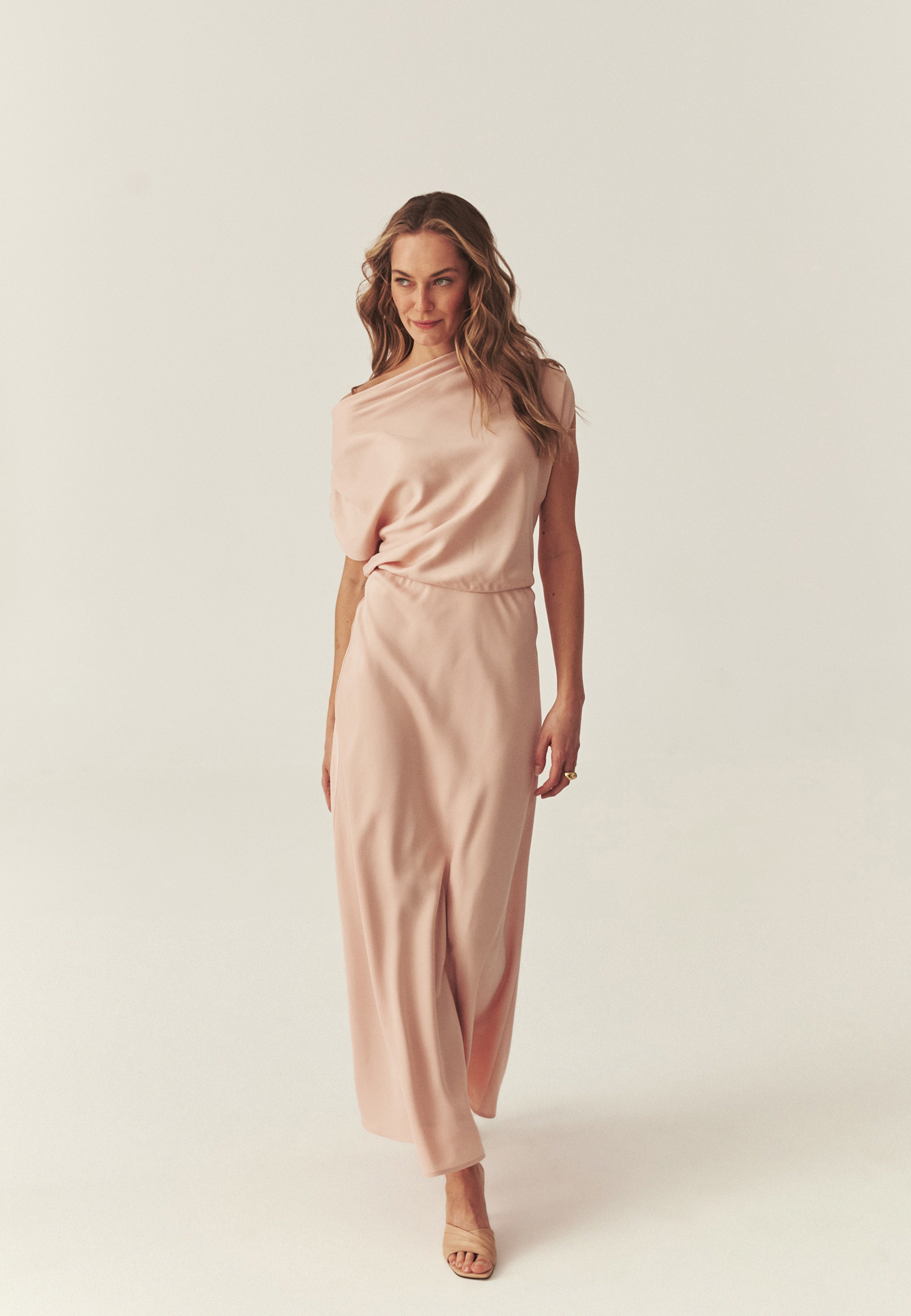 SATÉNOVÉ MAXI ŠATY – MAGI