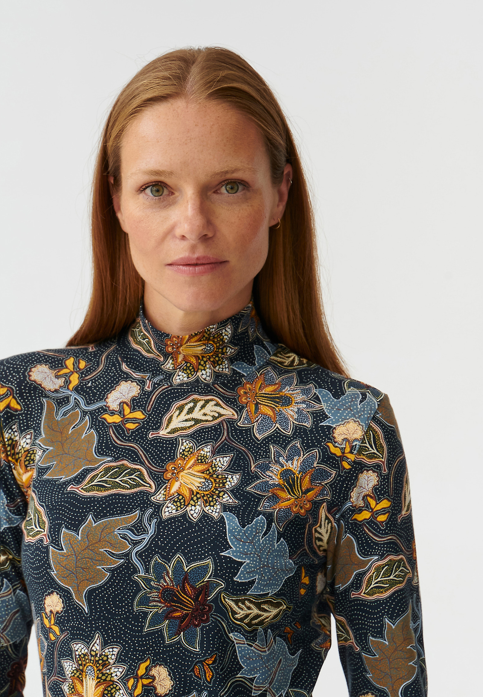 WZORZYSTA DZIANINOWA BLUZKA DAMSKA Z PÓŁGOLFEM LEMIKI WZORZYSTA DZIANINOWA BLUZKA DAMSKA Z PÓŁGOLFEM LEMIKI MULTIKOLOR 90926