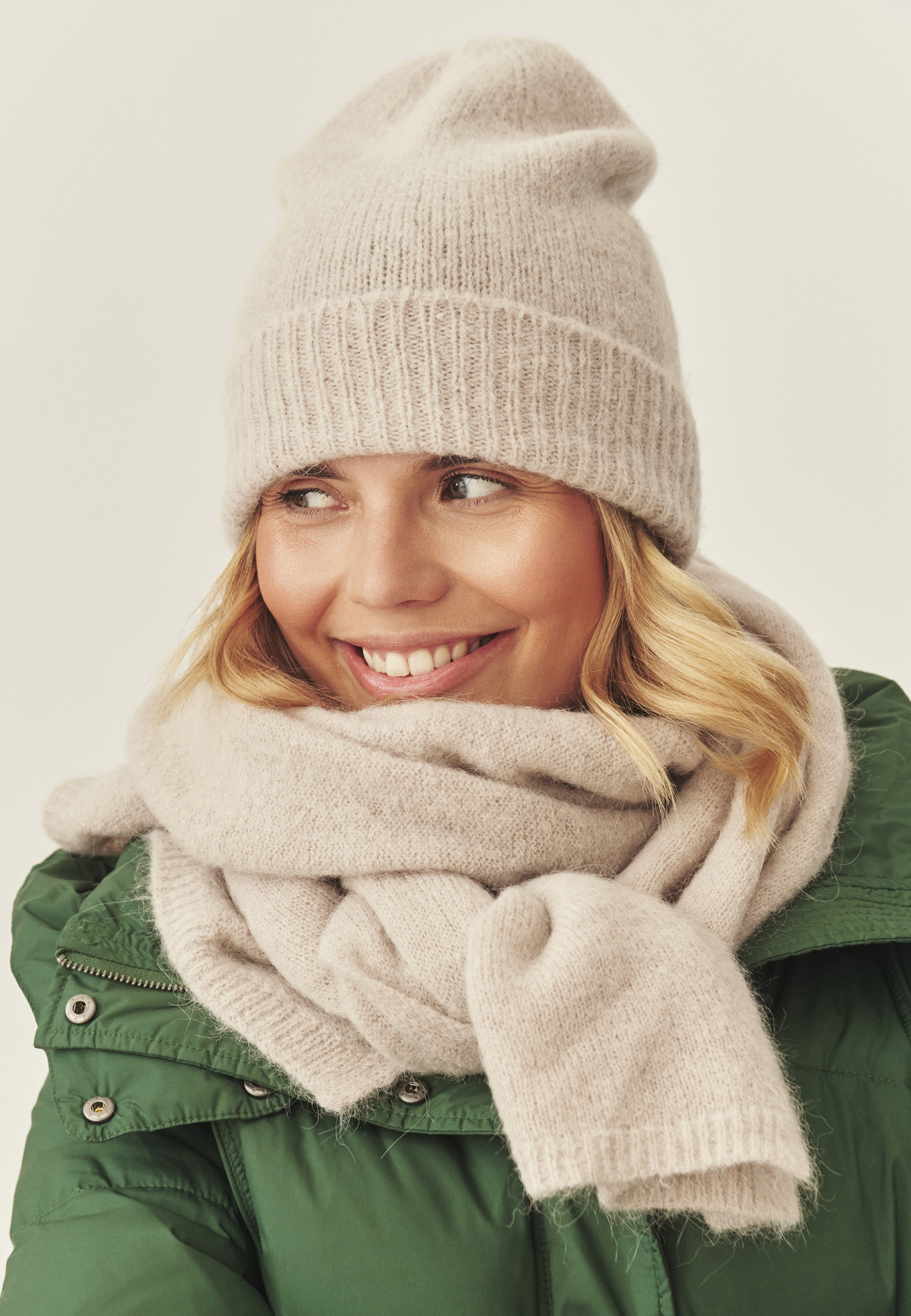 KLASYCZNY SZALIK Z WEŁNĄ I ALPAKĄ - NUVASSA BEŻOWY 2