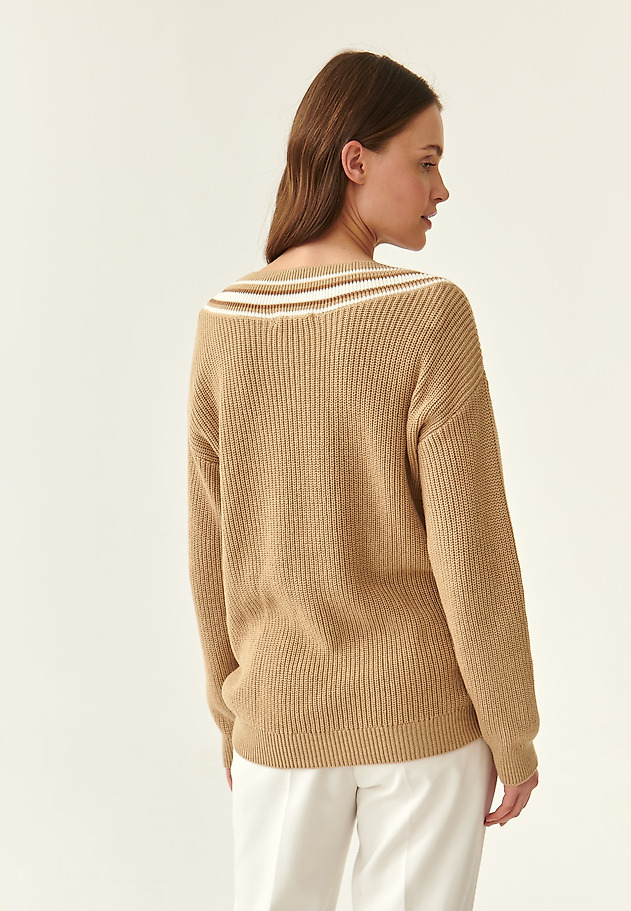 SWETER DAMSKI Z OZDOBNĄ PLISĄ BUNIKO SWETER DAMSKI Z OZDOBNĄ PLISĄ BUNIKO BEŻOWY 3