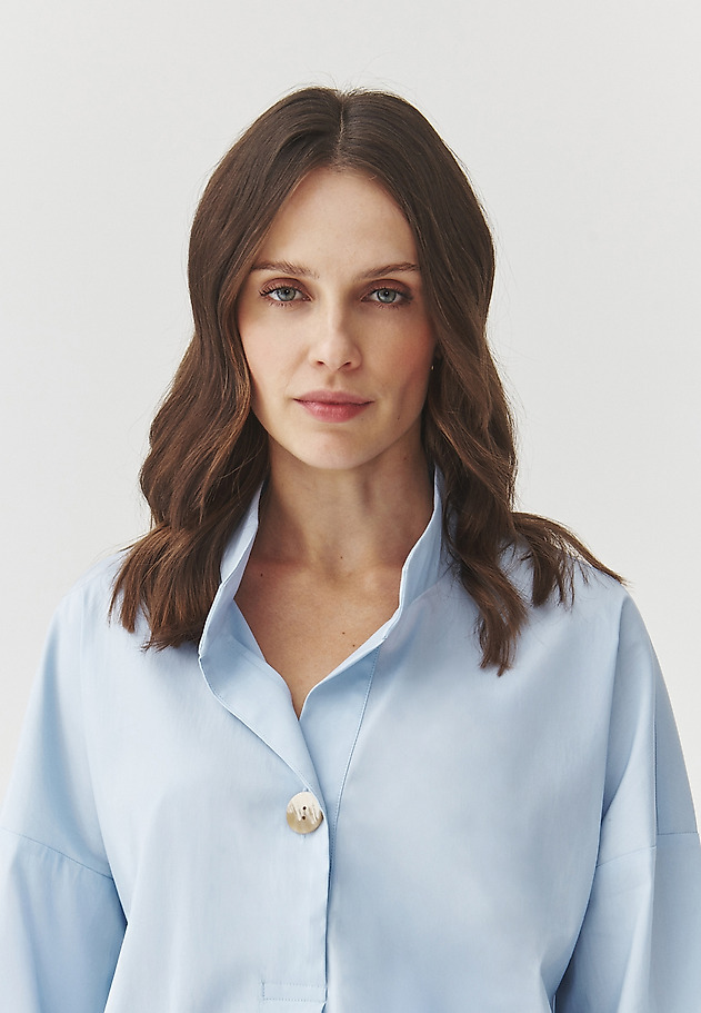 PASTELNA BLUZA Z OVRATNIKOM - LOTARI PASTELNA BLUZA Z OVRATNIKOM - LOTARI MODRA 5