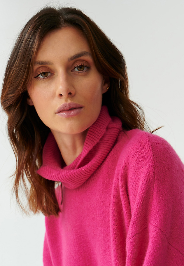 OVERSIZED LADIES’ SWEATER WITH A TURTLENECK WAMKO 1 OVERSIZED LADIES’ SWEATER WITH A TURTLENECK WAMKO 1 RÓŻOWY 5
