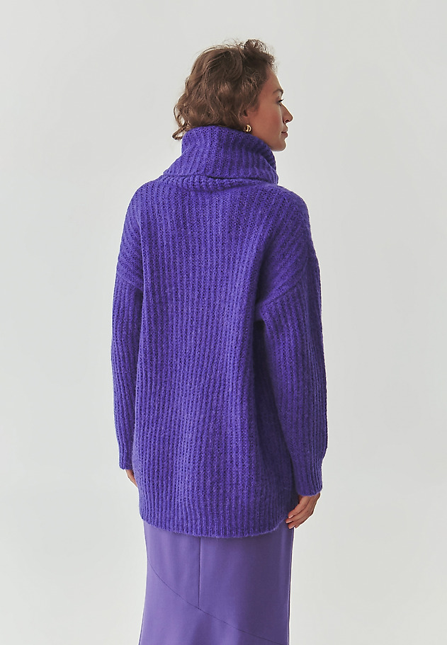 LADIES’ OVERSIZED SWEATER WITH TURTLENECK - CROCUS LADIES’ OVERSIZED SWEATER WITH TURTLENECK - CROCUS PURPLE 3