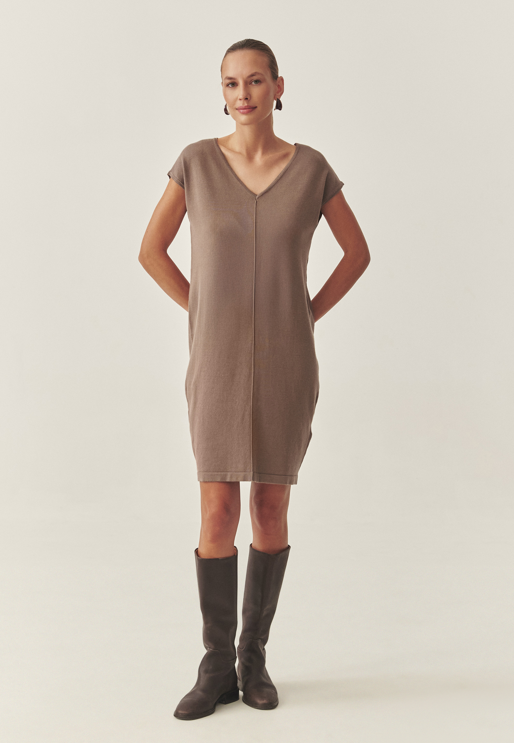 DZIANINOWA SUKIENKA Z MIESZANKI WISKOZOWEJ - ADRIA BEŻOWY 2