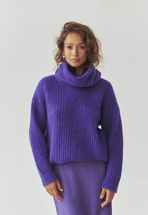 LADIES’ OVERSIZED SWEATER WITH TURTLENECK - CROCUS LADIES’ OVERSIZED SWEATER WITH TURTLENECK - CROCUS PURPLE 1