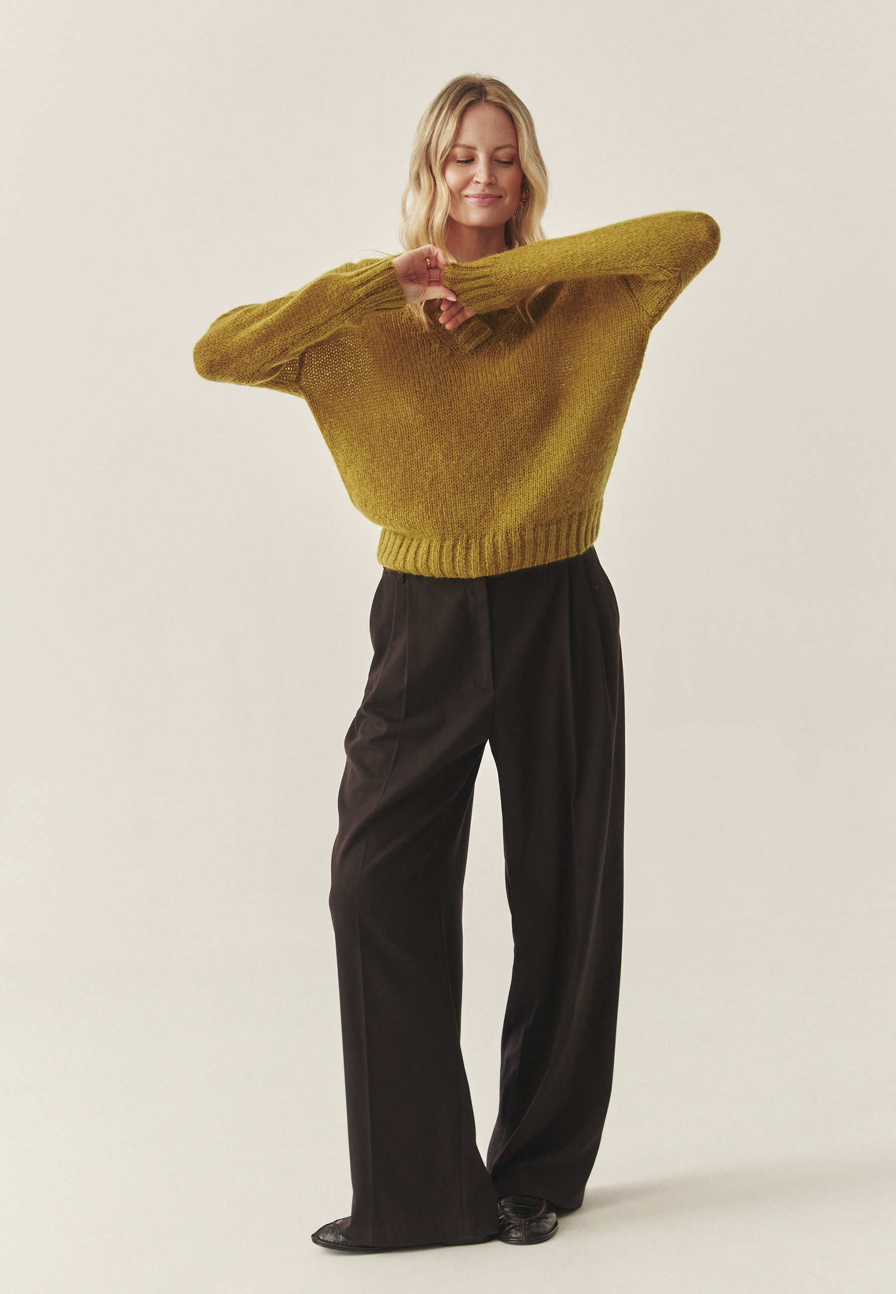 PRILOŽEN PULOVER Z VOLNO IN MOHERJEM - MAI 1 ZELENA 2