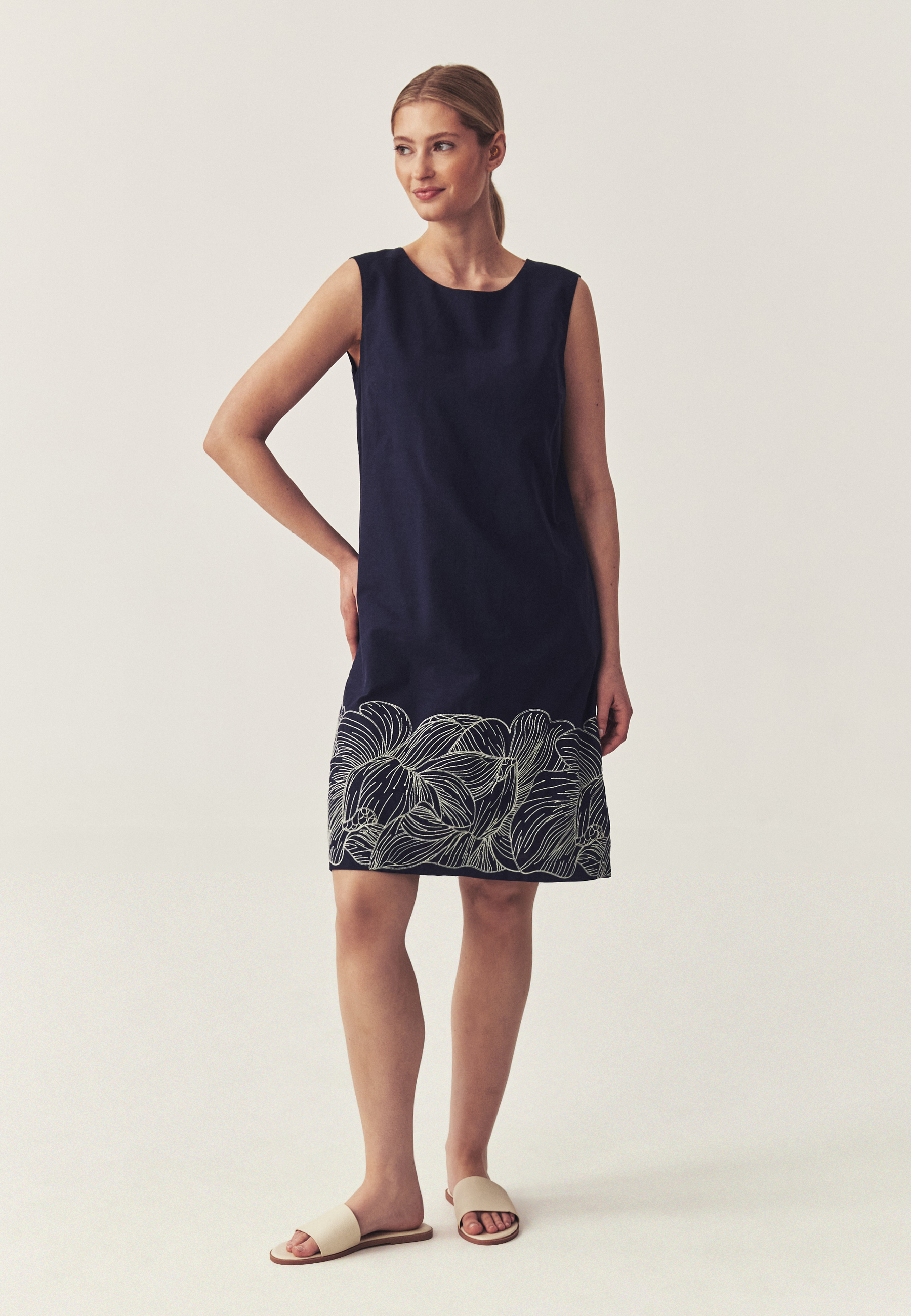 BAWEŁNIANA SUKIENKA Z AUTORSKIM WZOREM - MEAVE 1 GRANATOWY 2